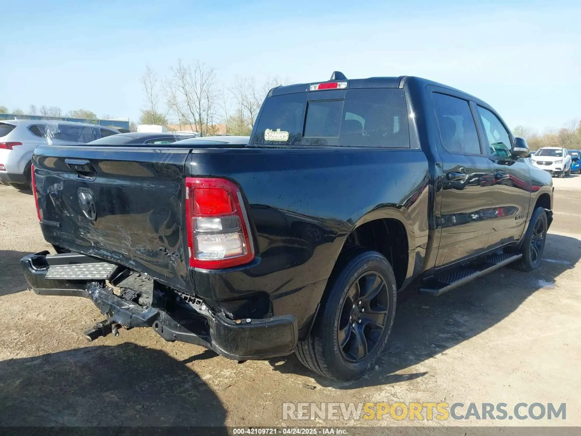 4 fotografías del automóvil dañado 1C6RRFFG2MN547923 RAM 1500 2021
