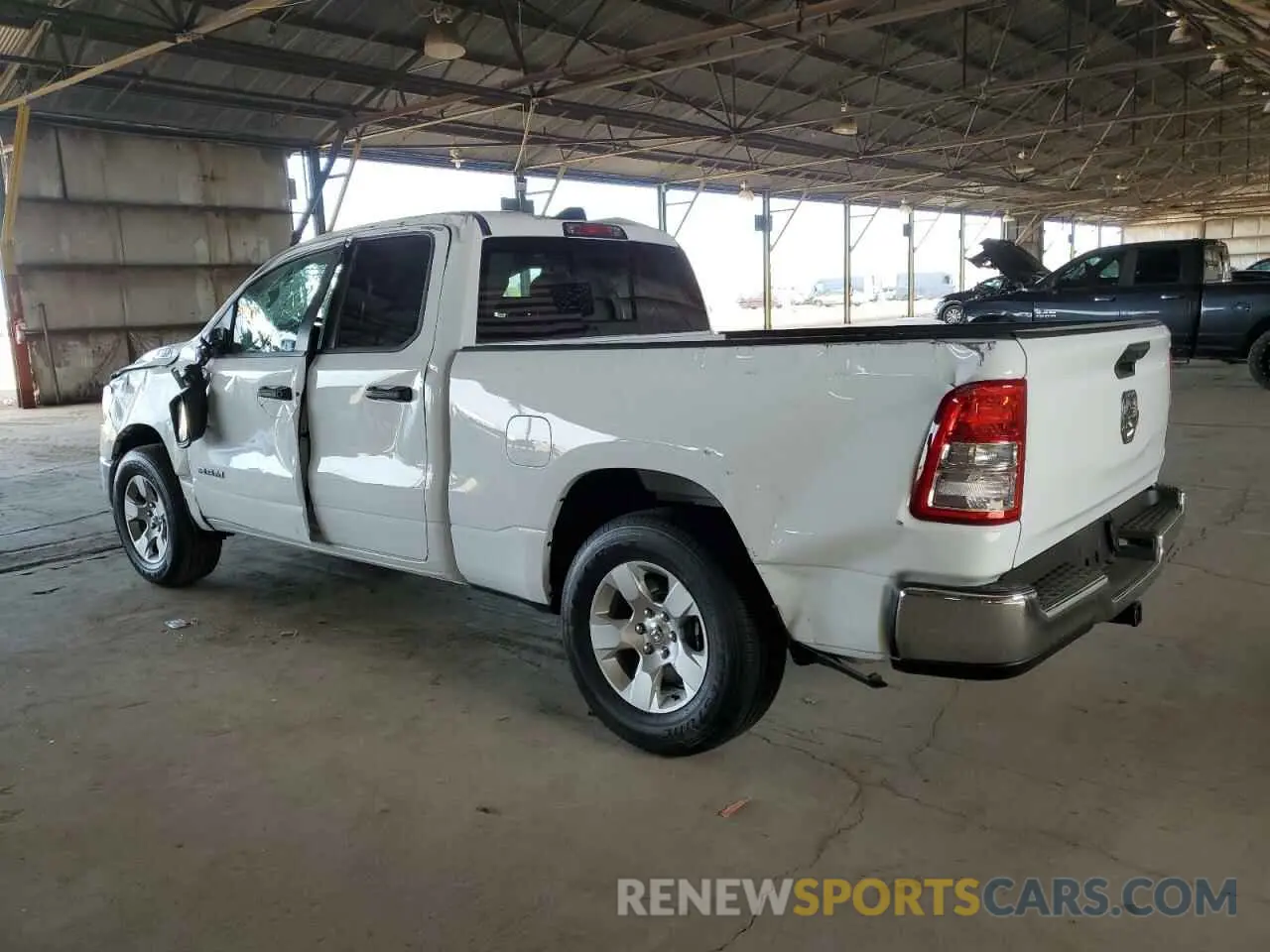 2 fotografías del automóvil dañado 1C6SRECGXMN766063 RAM 1500 2021