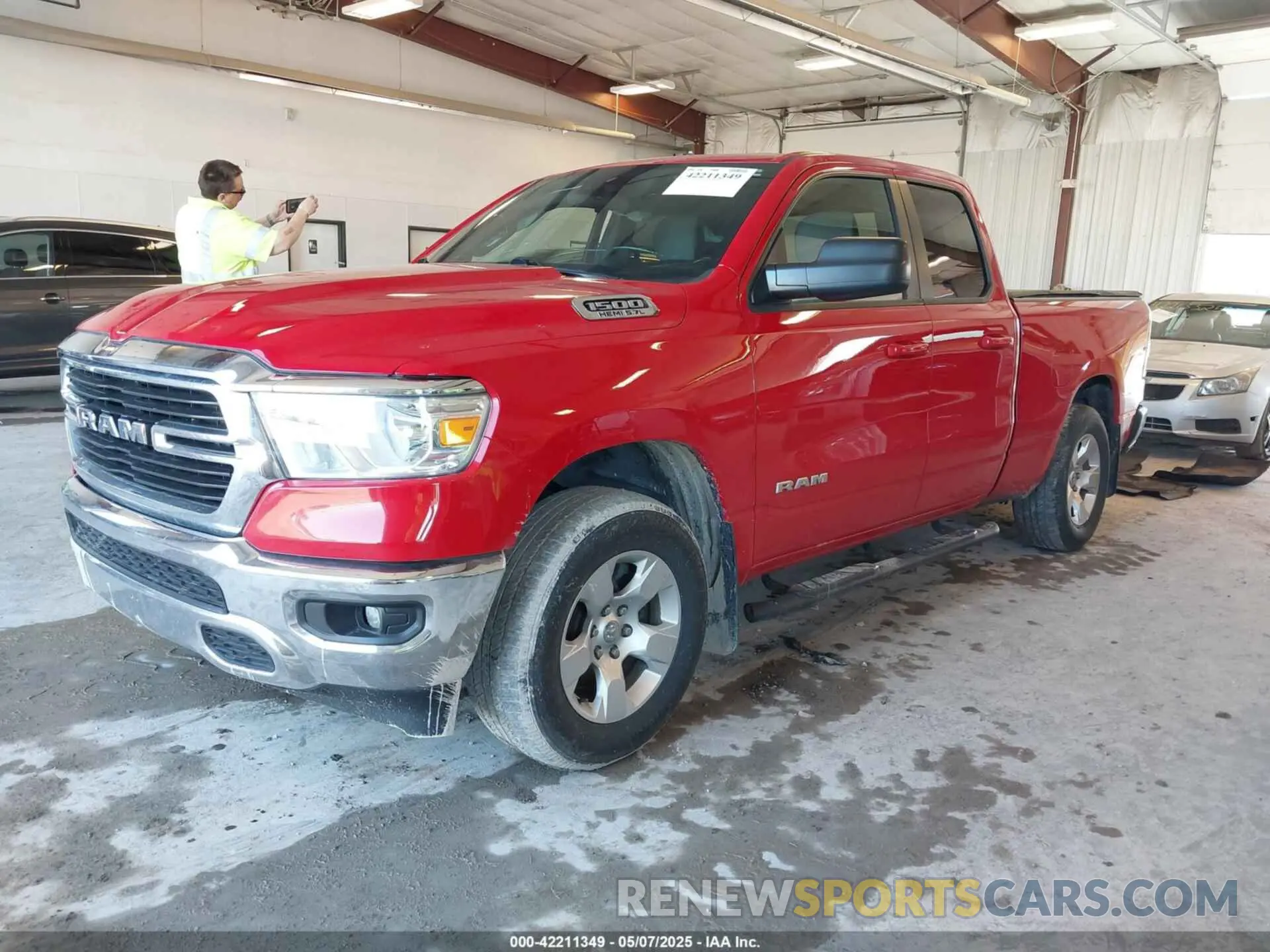 2 fotografías del automóvil dañado 1C6SRFBTXMN572461 RAM 1500 2021