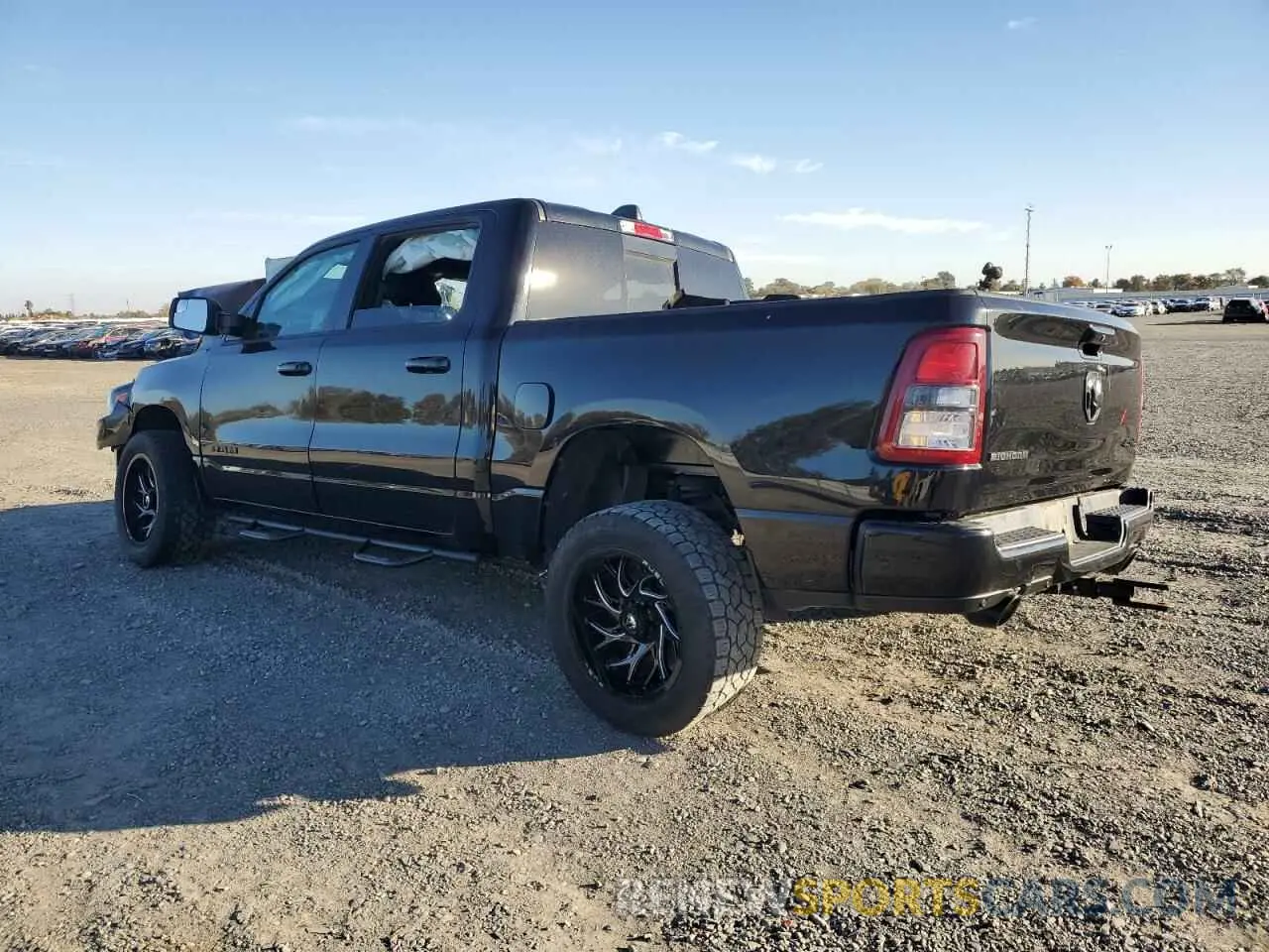 2 fotografías del automóvil dañado 1C6SRFFT3MN511317 RAM 1500 2021