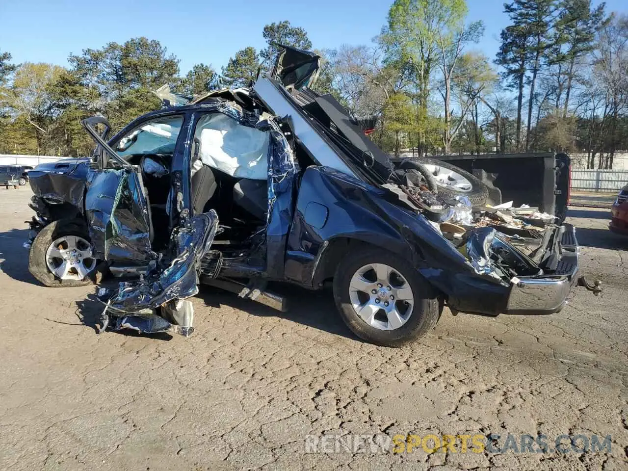 2 fotografías del automóvil dañado 1C6SRFFT3MN642148 RAM 1500 2021