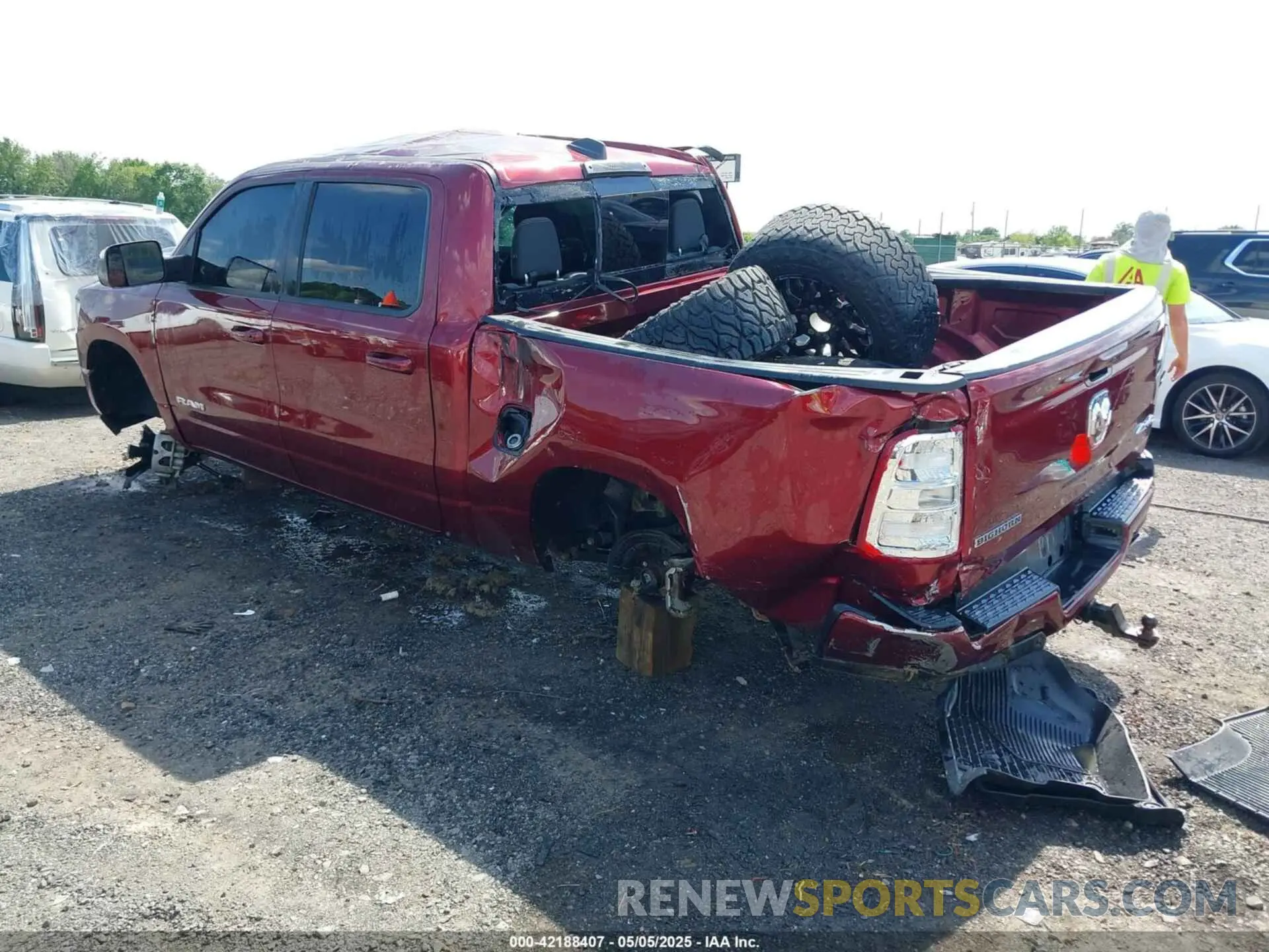 3 fotografías del automóvil dañado 1C6SRFFT4MN808354 RAM 1500 2021