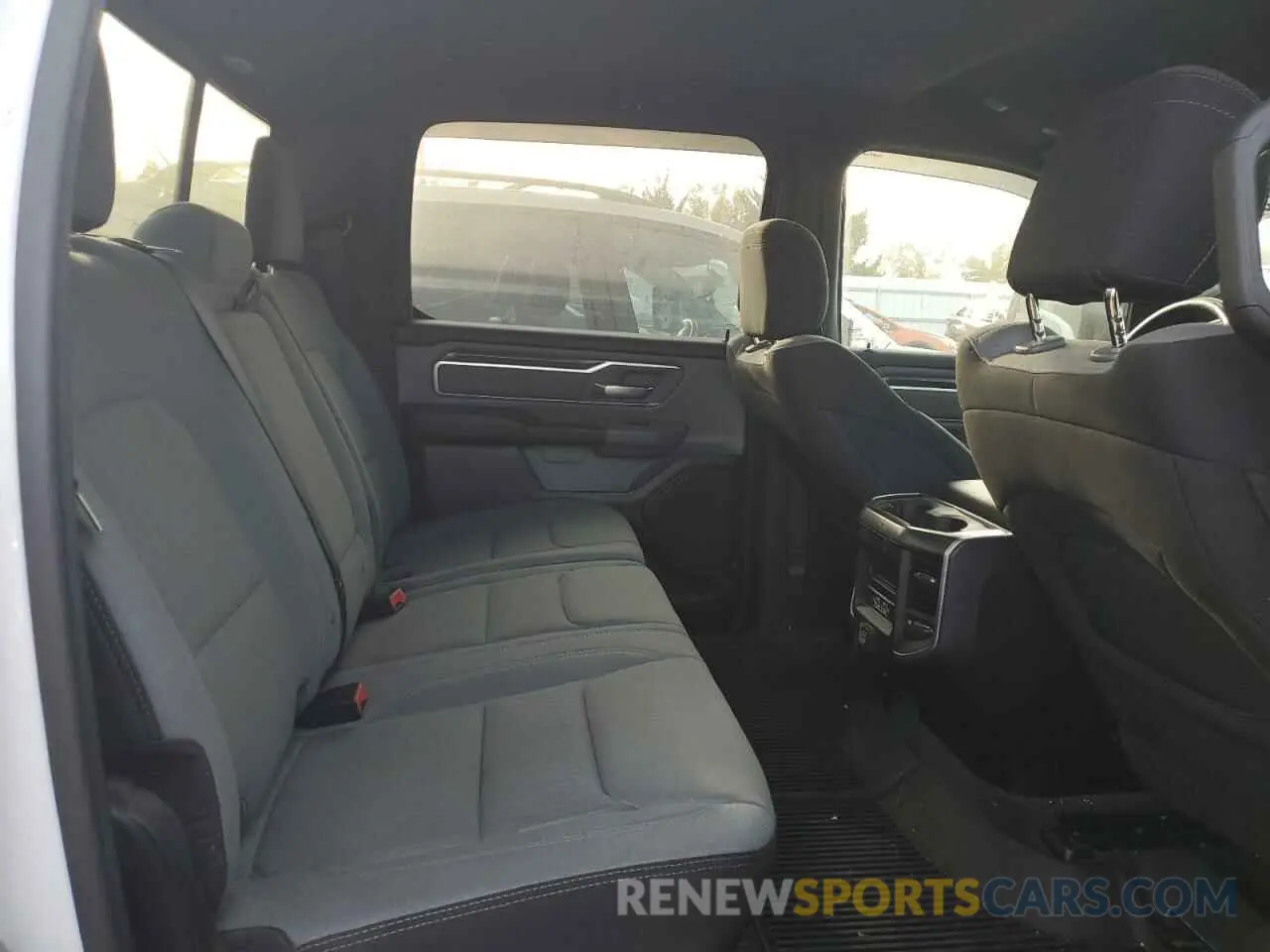 10 fotografías del automóvil dañado 1C6SRFFT5MN566755 RAM 1500 2021