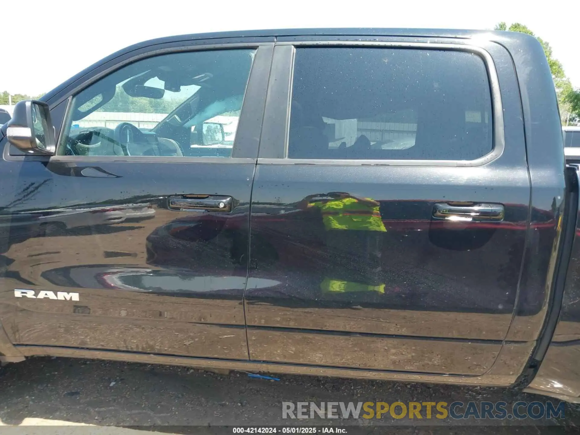 14 fotografías del automóvil dañado 1C6SRFFT6MN565064 RAM 1500 2021