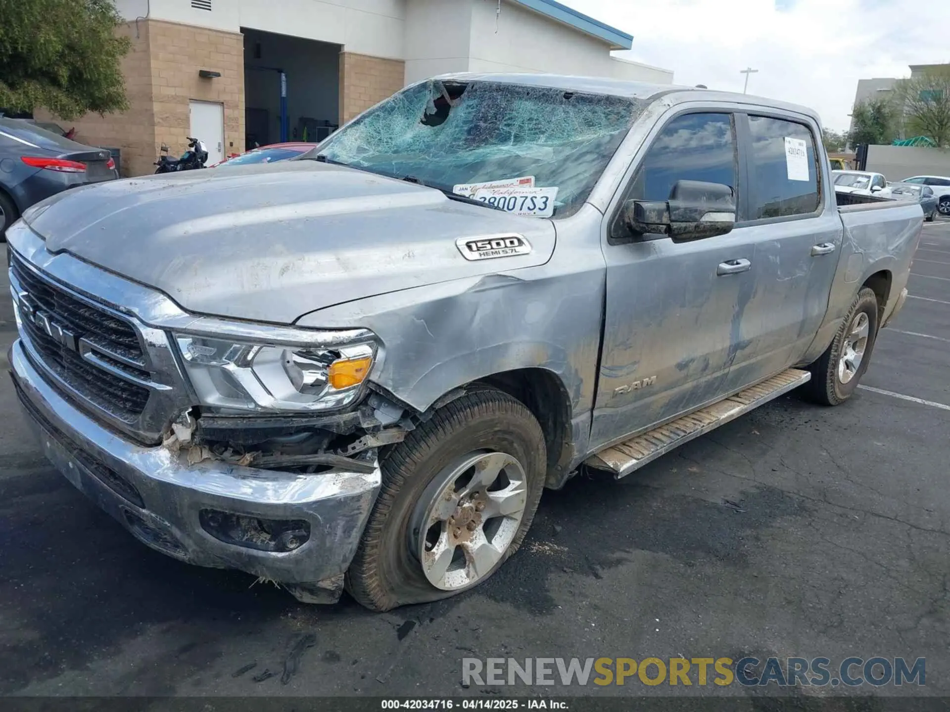 2 fotografías del automóvil dañado 1C6SRFFT7MN632402 RAM 1500 2021