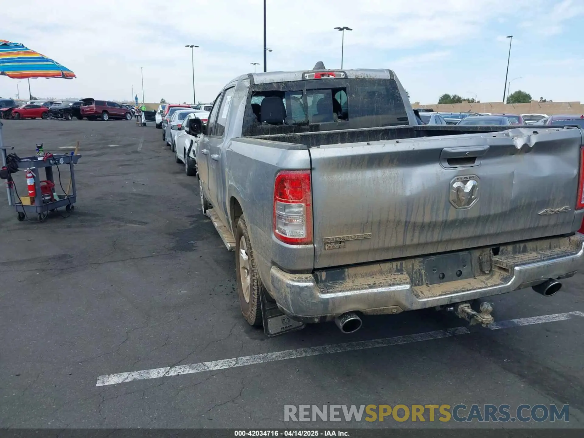 3 fotografías del automóvil dañado 1C6SRFFT7MN632402 RAM 1500 2021