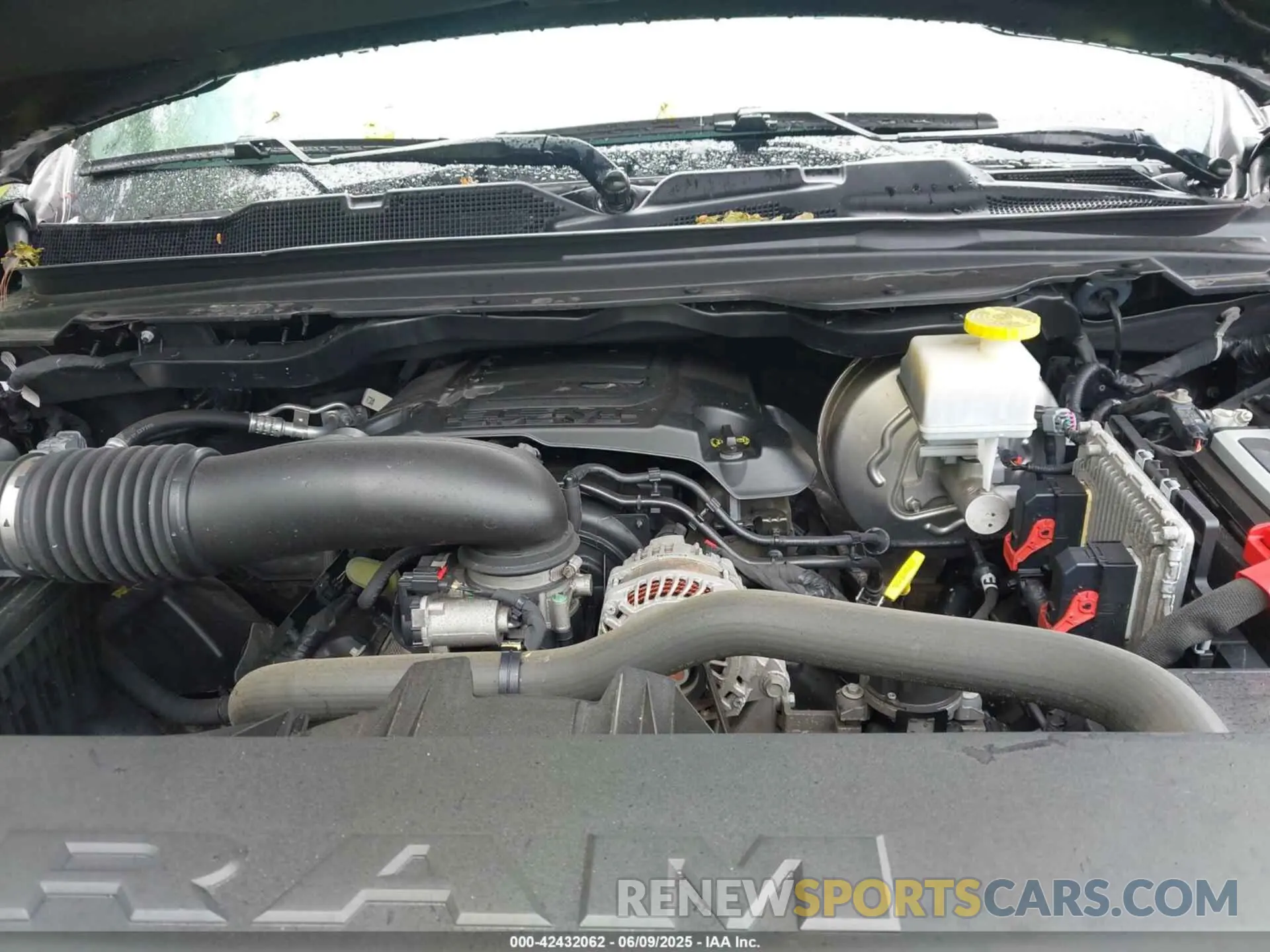 10 fotografías del automóvil dañado 1C6SRFFT7MN633940 RAM 1500 2021