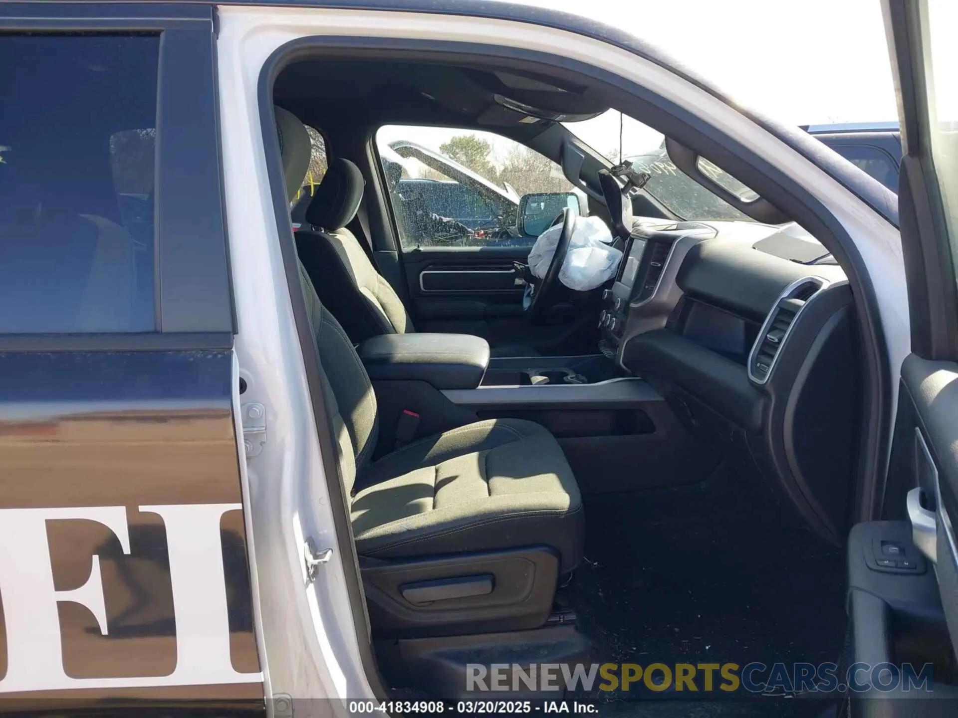 5 fotografías del automóvil dañado 1C6SRFFT8MN598163 RAM 1500 2021
