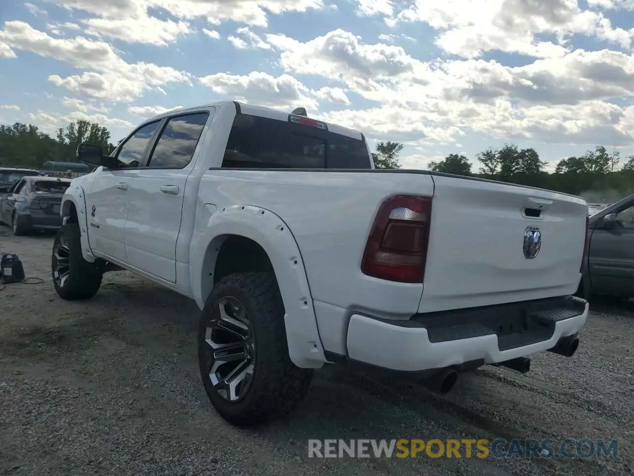 2 fotografías del automóvil dañado 1C6SRFFT8MN761491 RAM 1500 2021