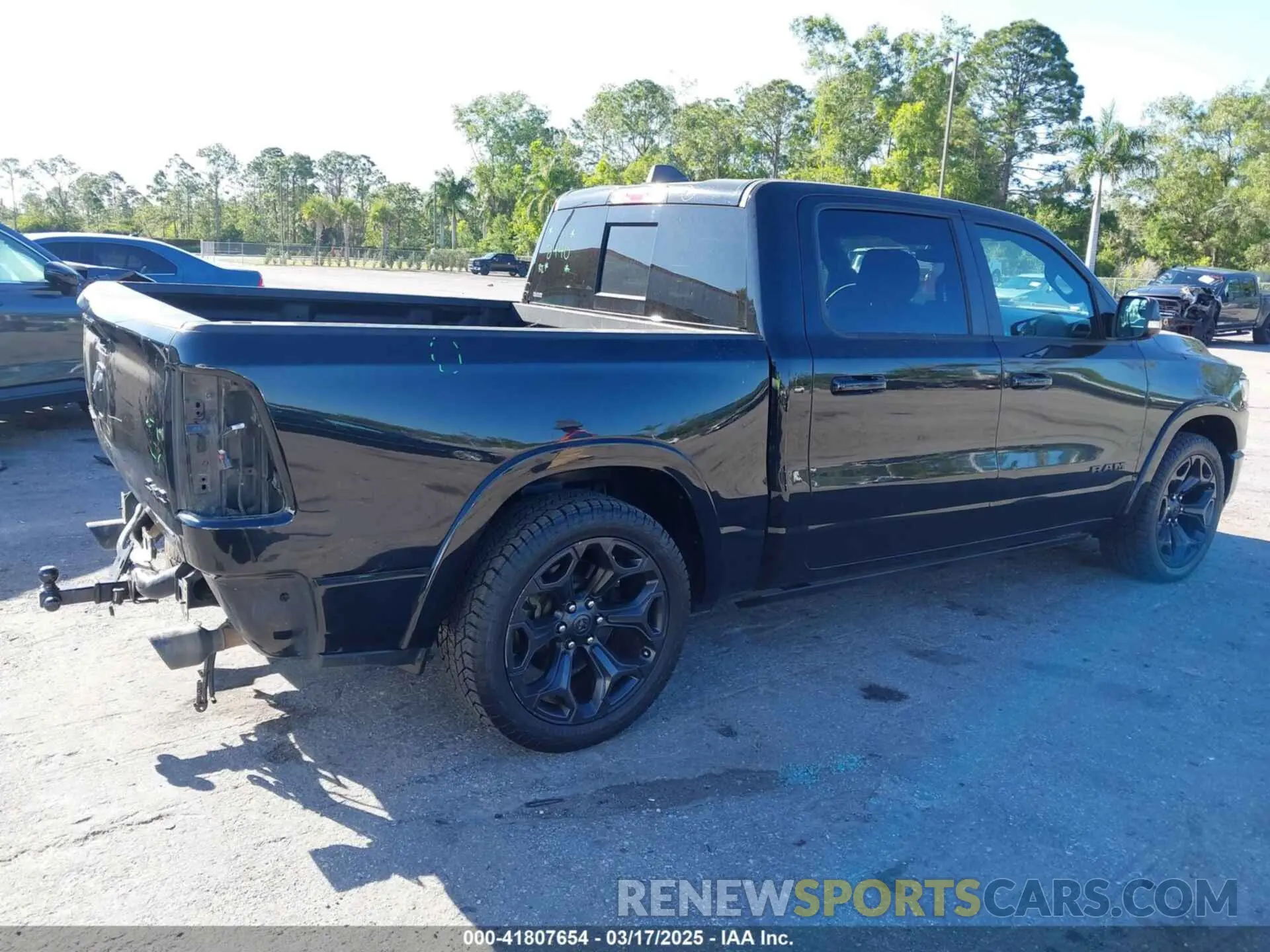 4 fotografías del automóvil dañado 1C6SRFHMXMN644565 RAM 1500 2021
