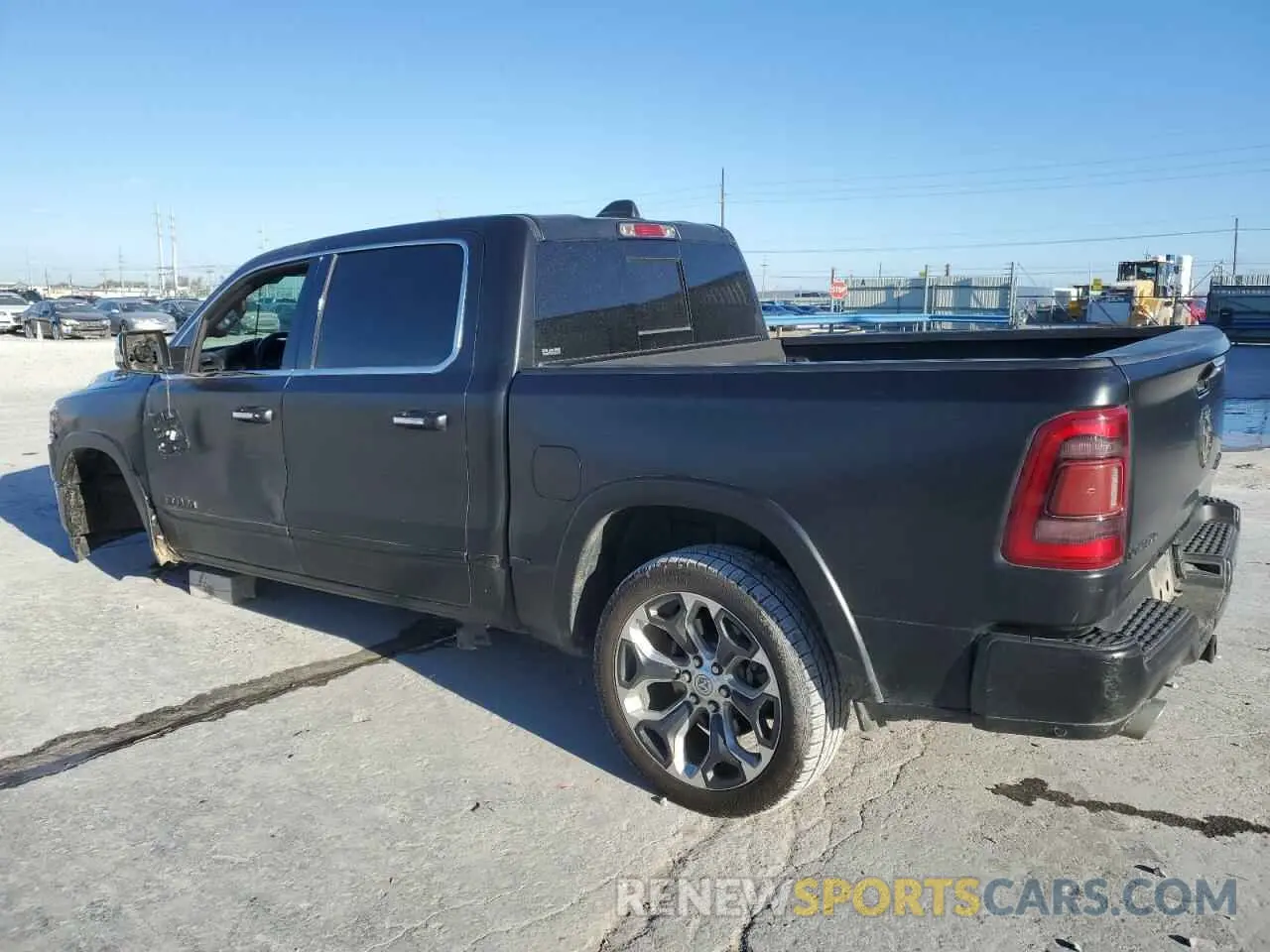 2 fotografías del automóvil dañado 1C6SRFHMXMN790741 RAM 1500 2021