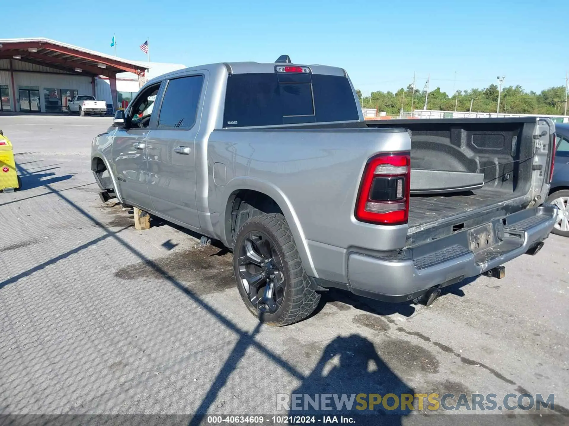 3 fotografías del automóvil dañado 1C6SRFHT1MN510020 RAM 1500 2021