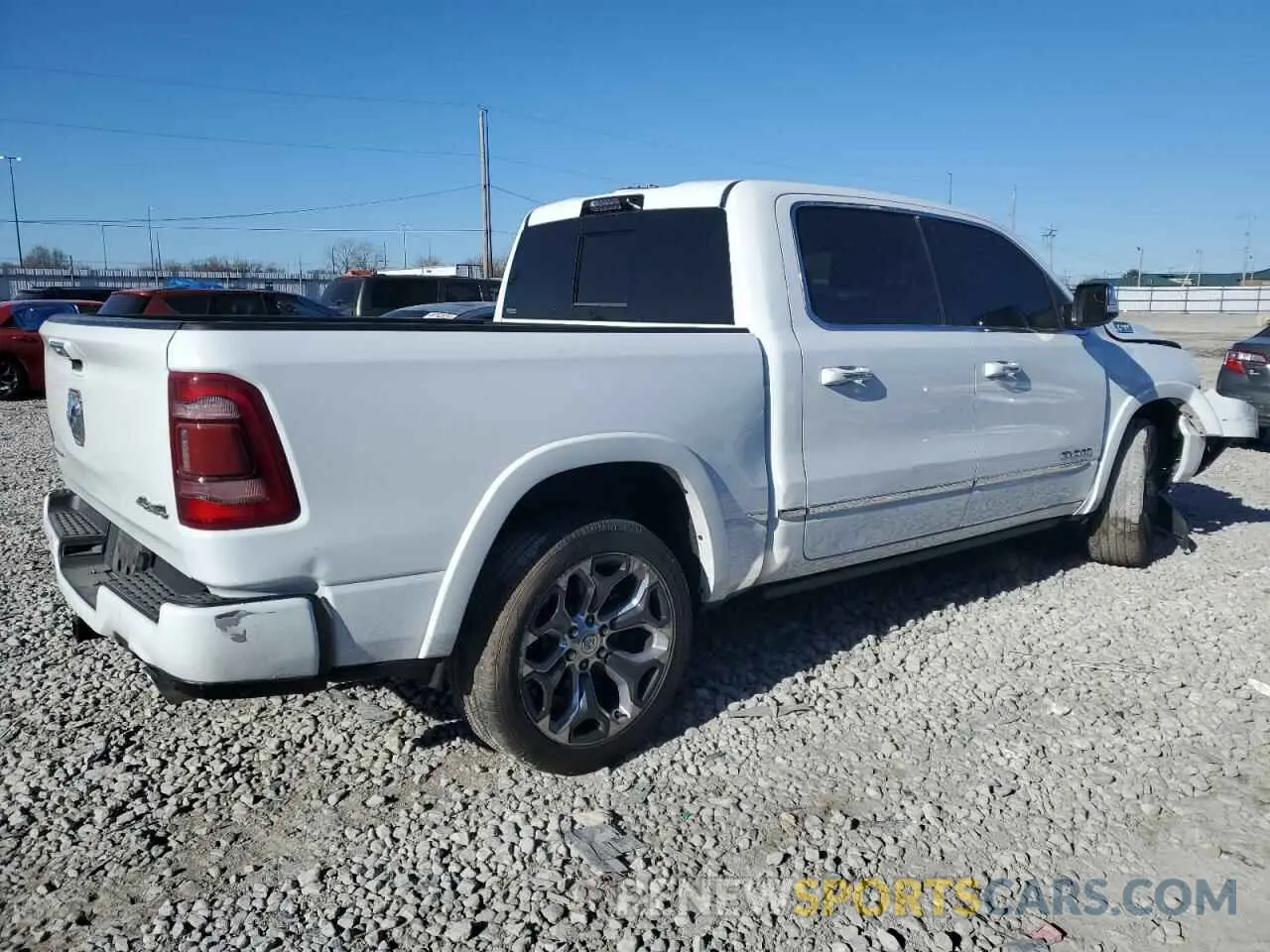 3 fotografías del automóvil dañado 1C6SRFHT1MN831295 RAM 1500 2021