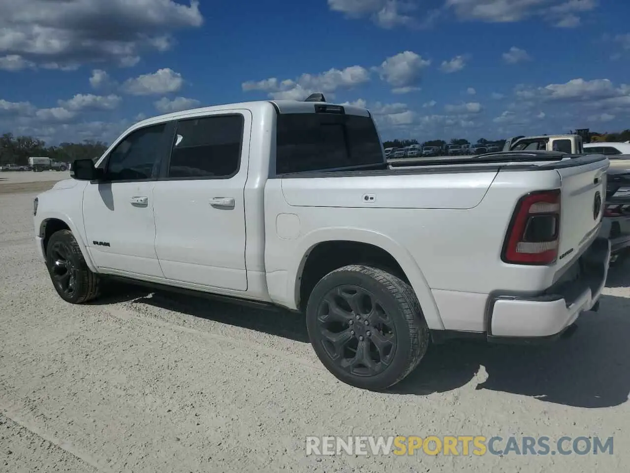 2 fotografías del automóvil dañado 1C6SRFHT8MN614519 RAM 1500 2021