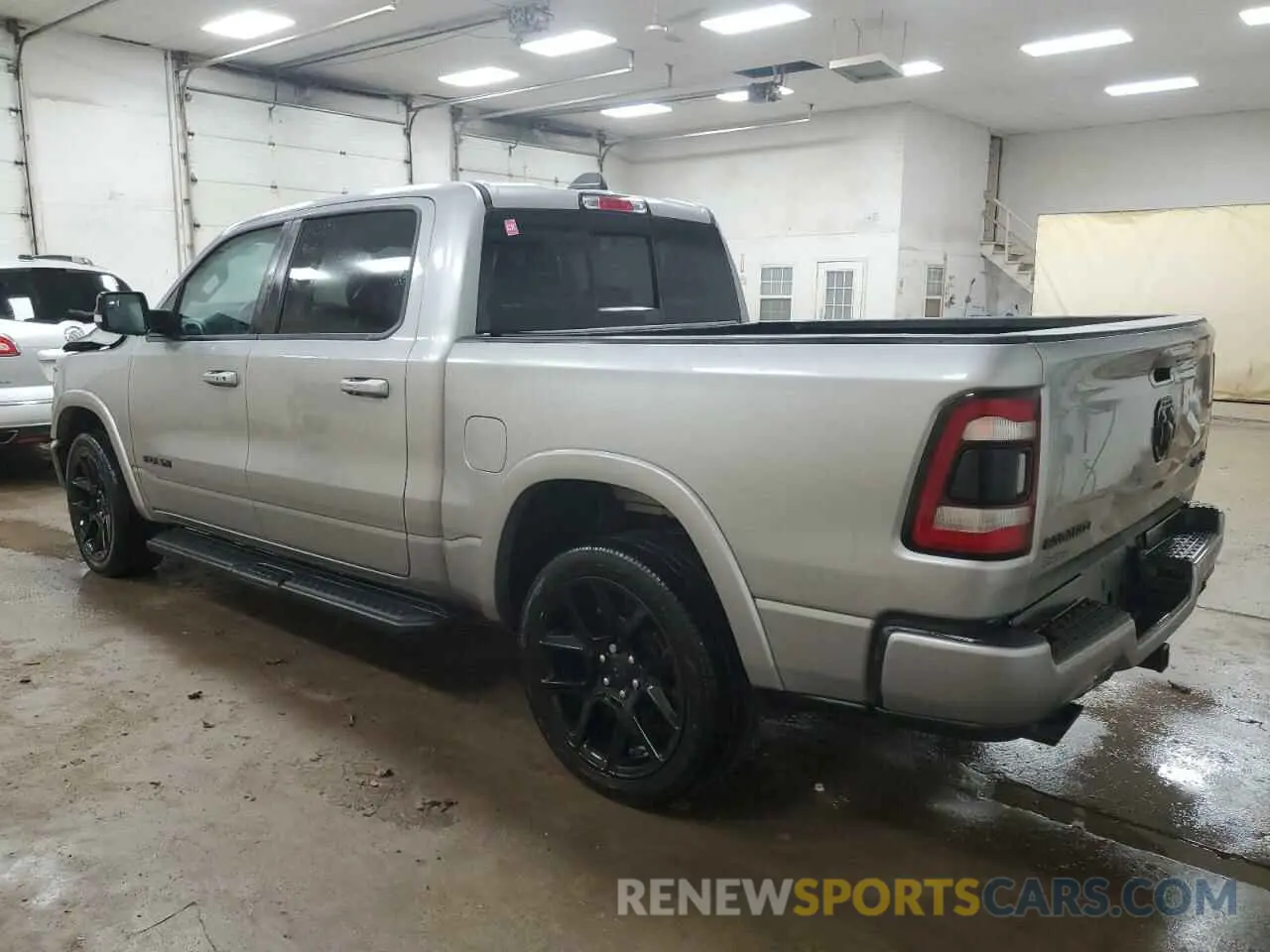 2 fotografías del automóvil dañado 1C6SRFJT0MN642471 RAM 1500 2021