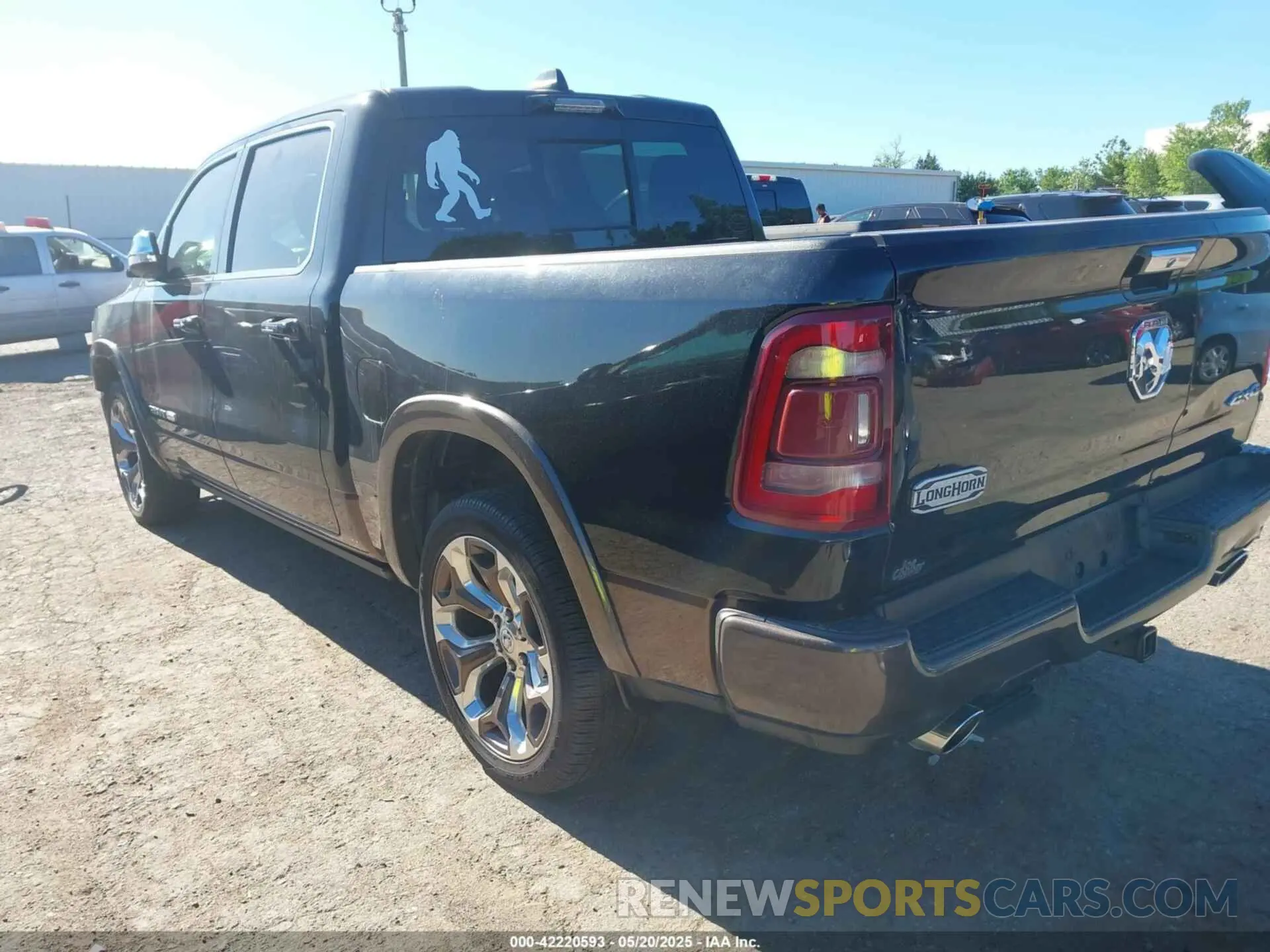 3 fotografías del automóvil dañado 1C6SRFKT7MN664062 RAM 1500 2021