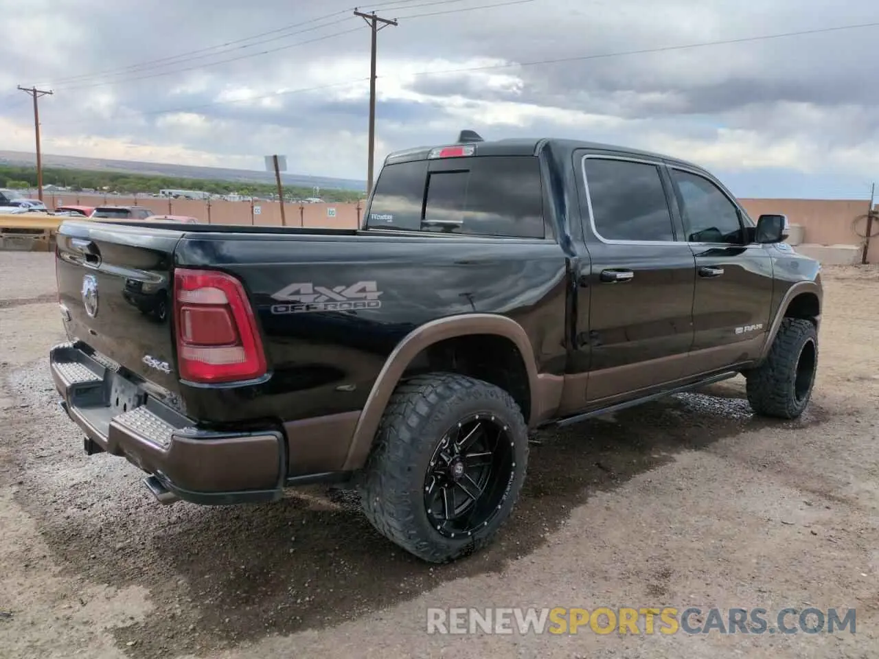 3 fotografías del automóvil dañado 1C6SRFKT8MN504868 RAM 1500 2021