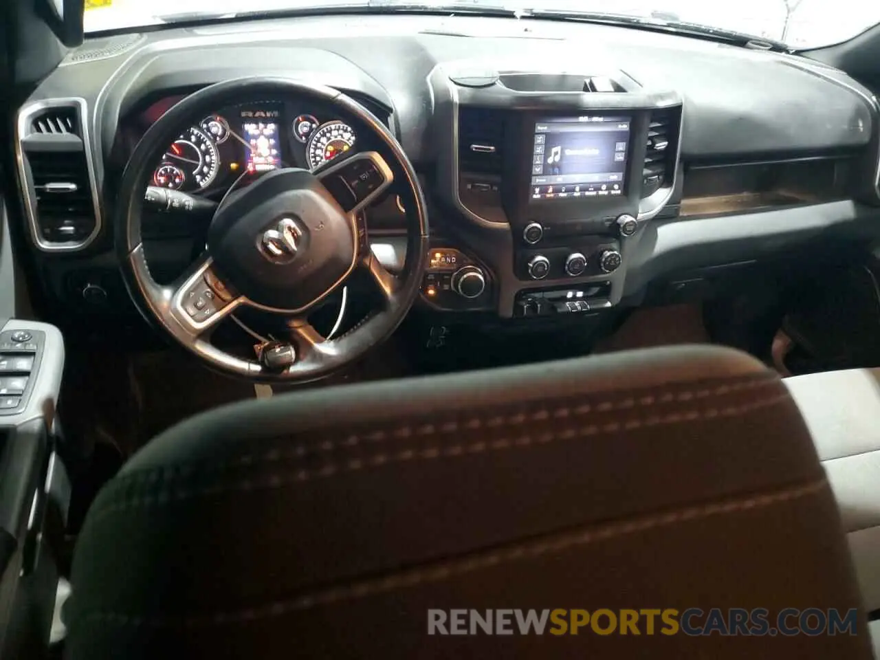 8 fotografías del automóvil dañado 1C6SRFMT2MN619155 RAM 1500 2021