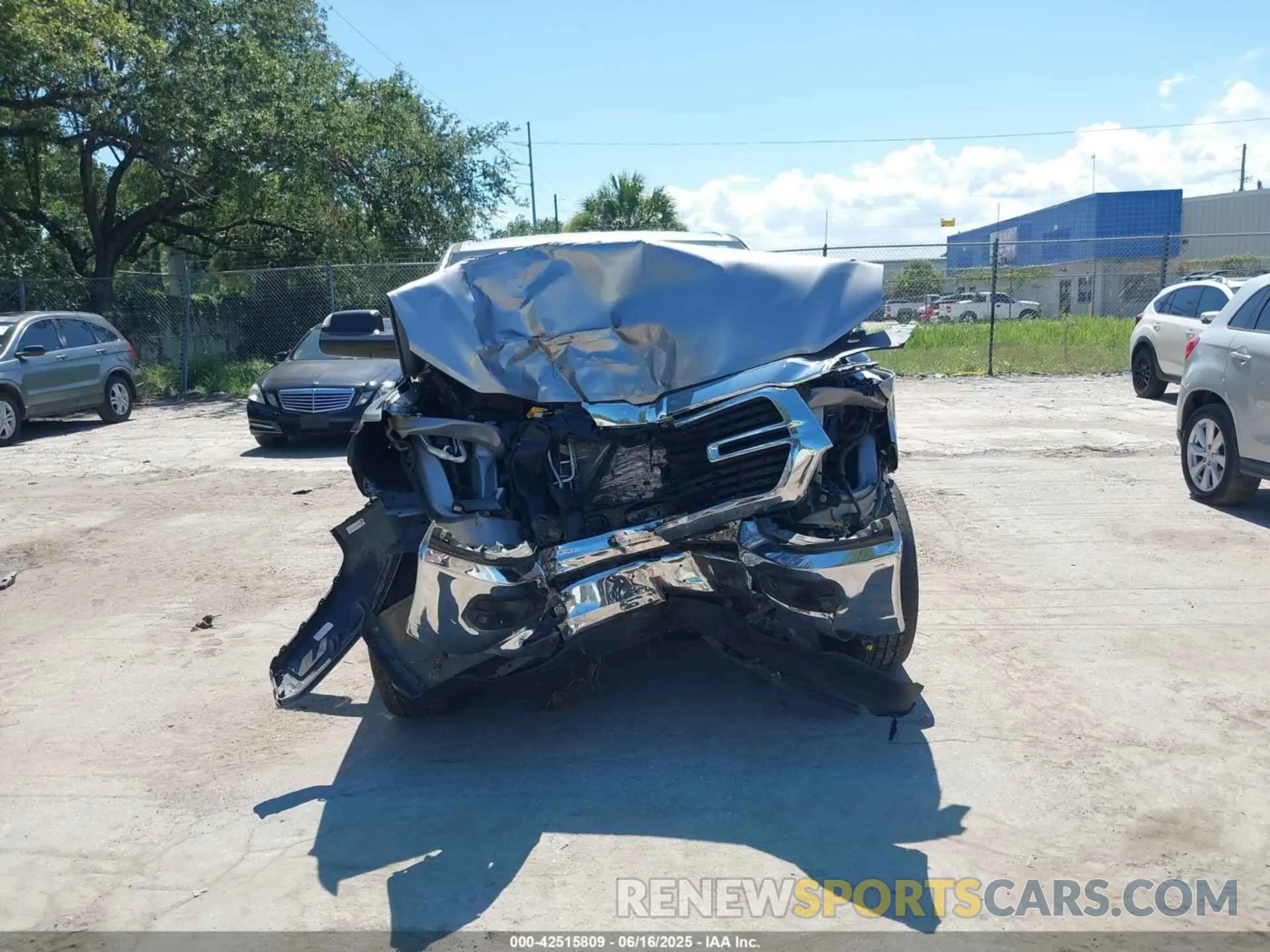 12 fotografías del automóvil dañado 1C6SRFMT3MN616359 RAM 1500 2021