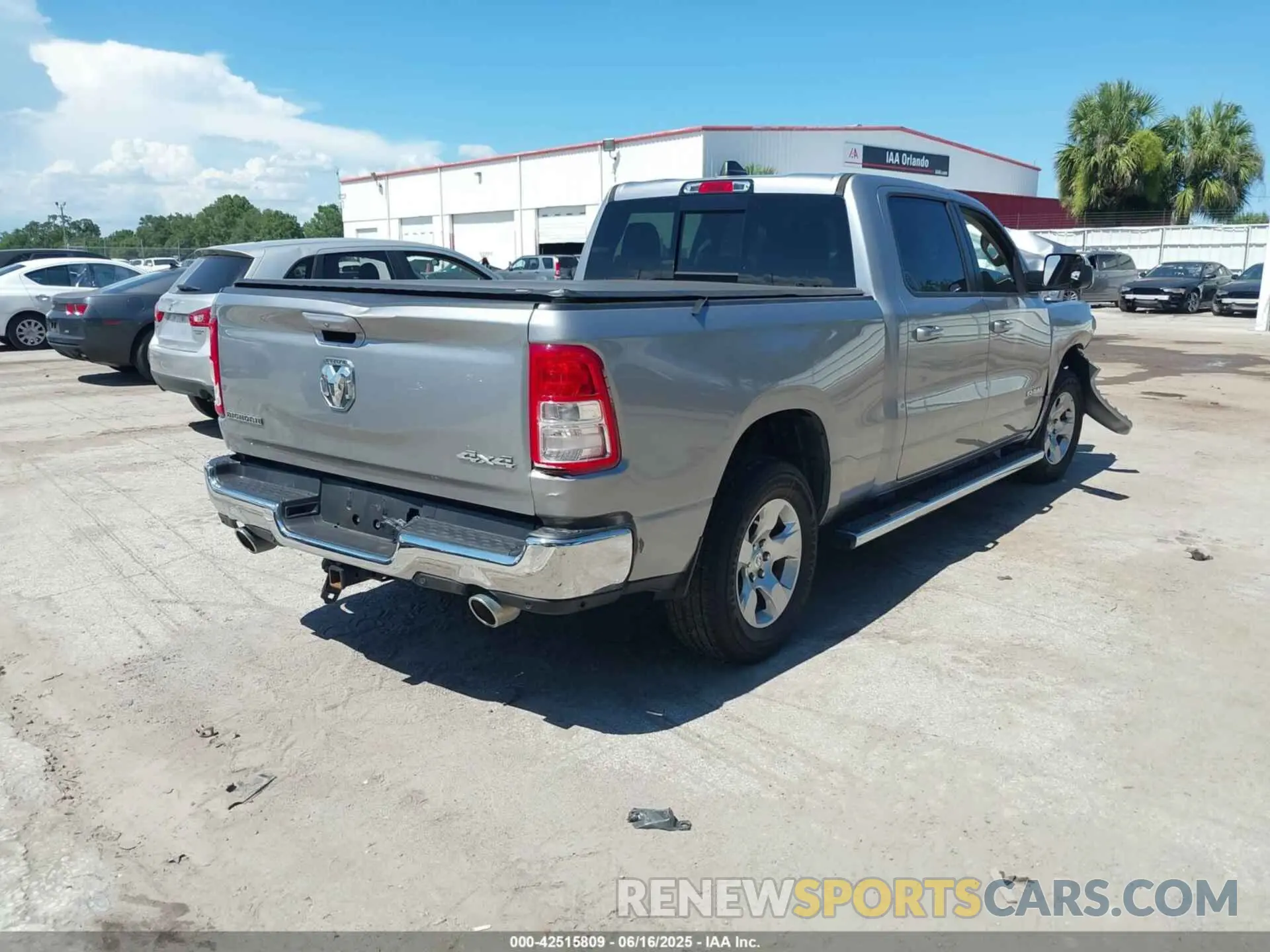 4 fotografías del automóvil dañado 1C6SRFMT3MN616359 RAM 1500 2021