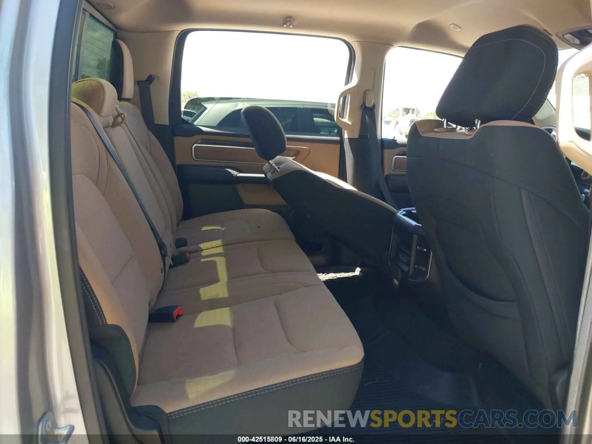 8 fotografías del automóvil dañado 1C6SRFMT3MN616359 RAM 1500 2021