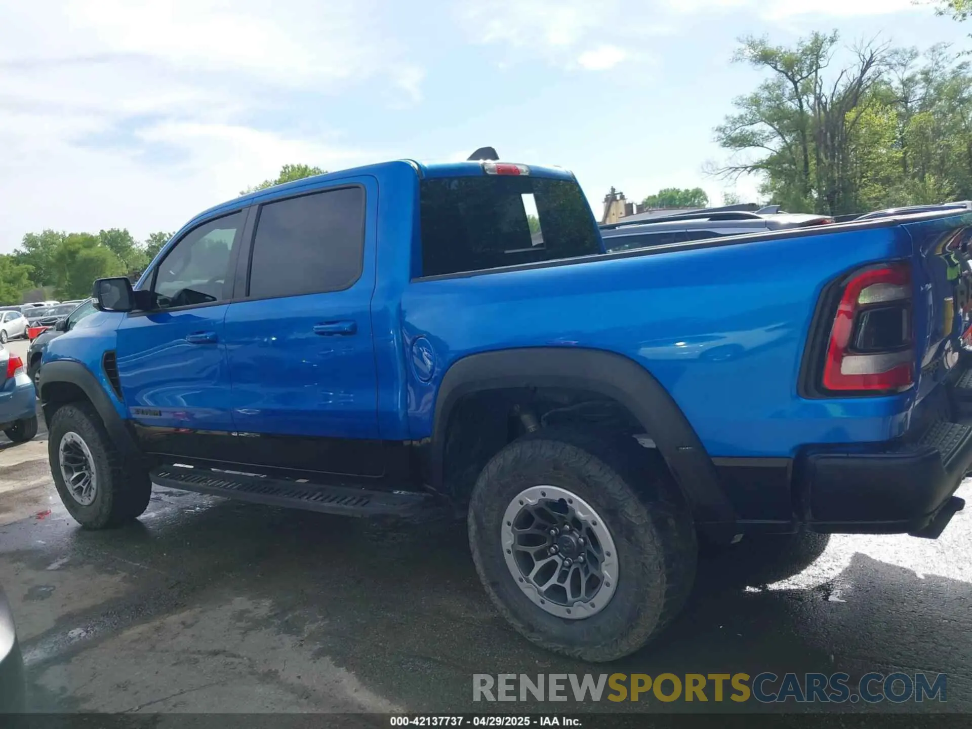 15 fotografías del automóvil dañado 1C6SRFU94MN812802 RAM 1500 2021