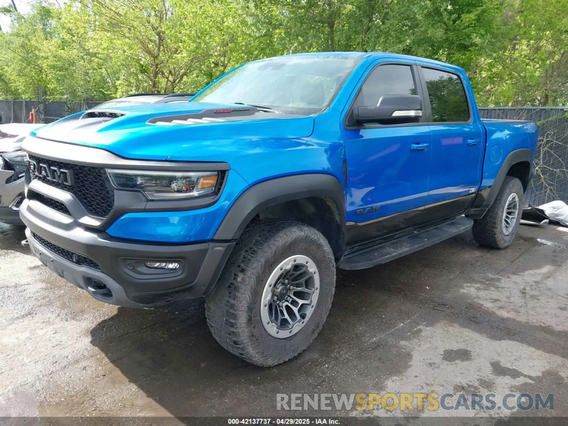2 fotografías del automóvil dañado 1C6SRFU94MN812802 RAM 1500 2021