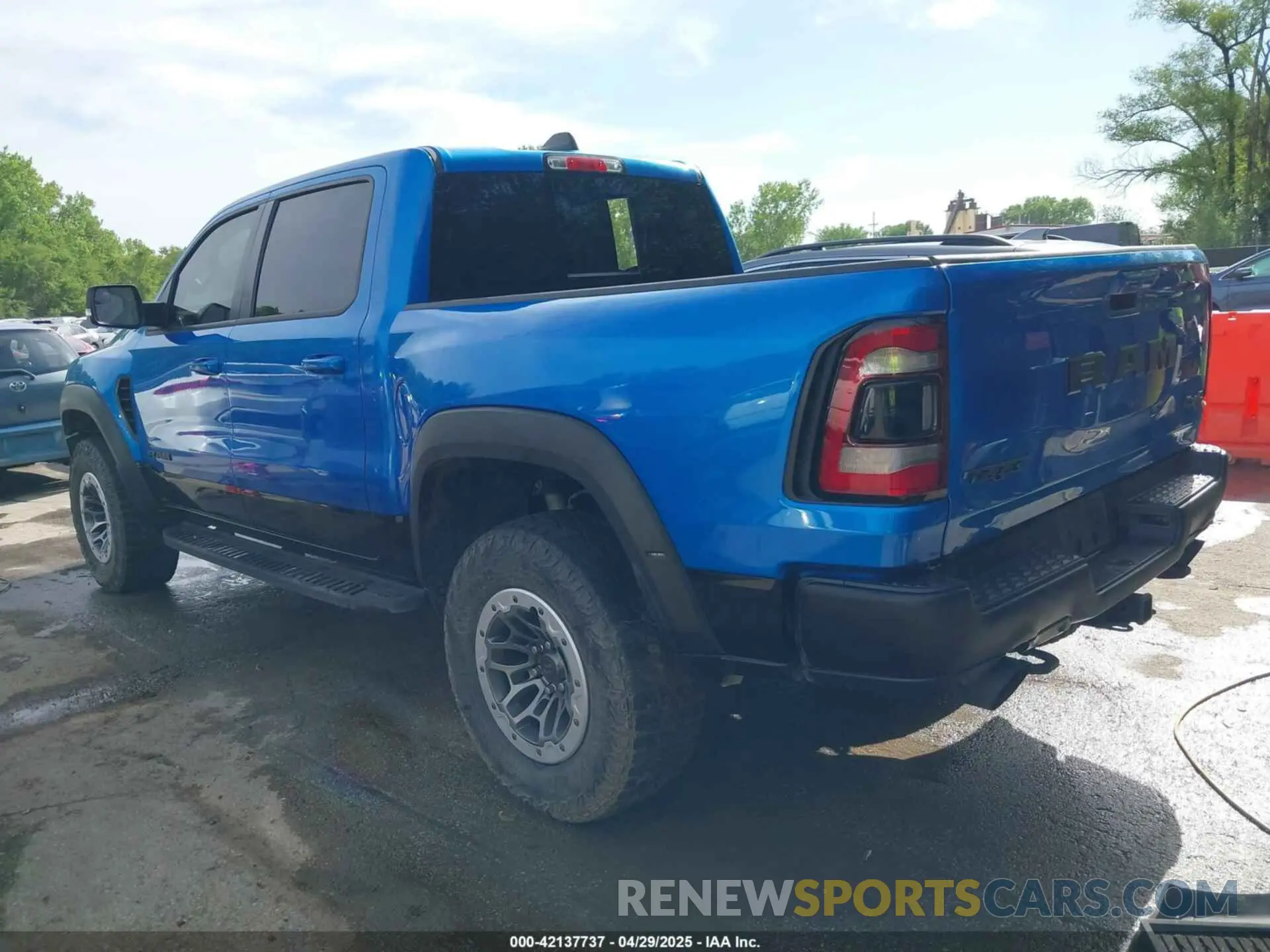 3 fotografías del automóvil dañado 1C6SRFU94MN812802 RAM 1500 2021