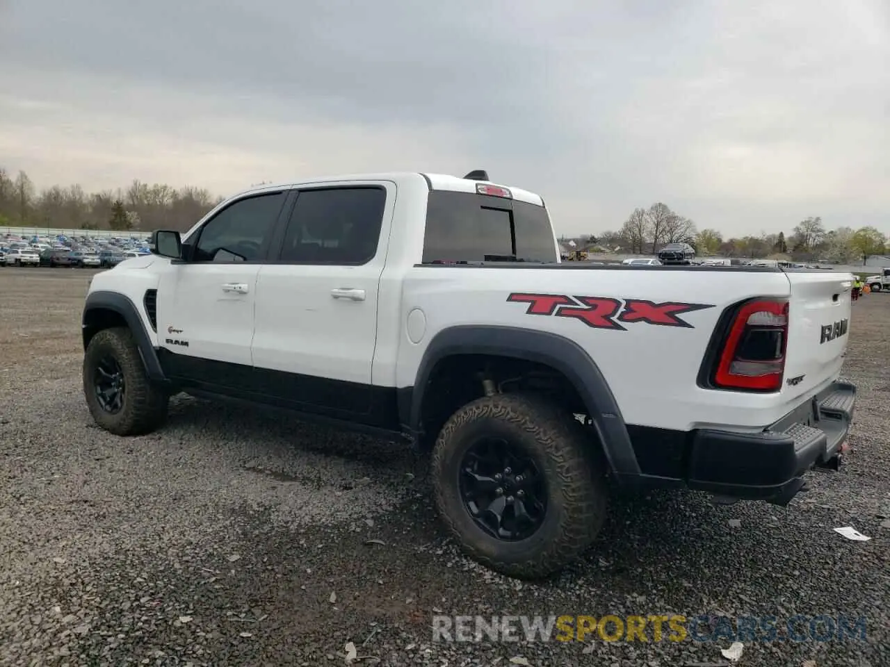 2 fotografías del automóvil dañado 1C6SRFU98MN764513 RAM 1500 2021