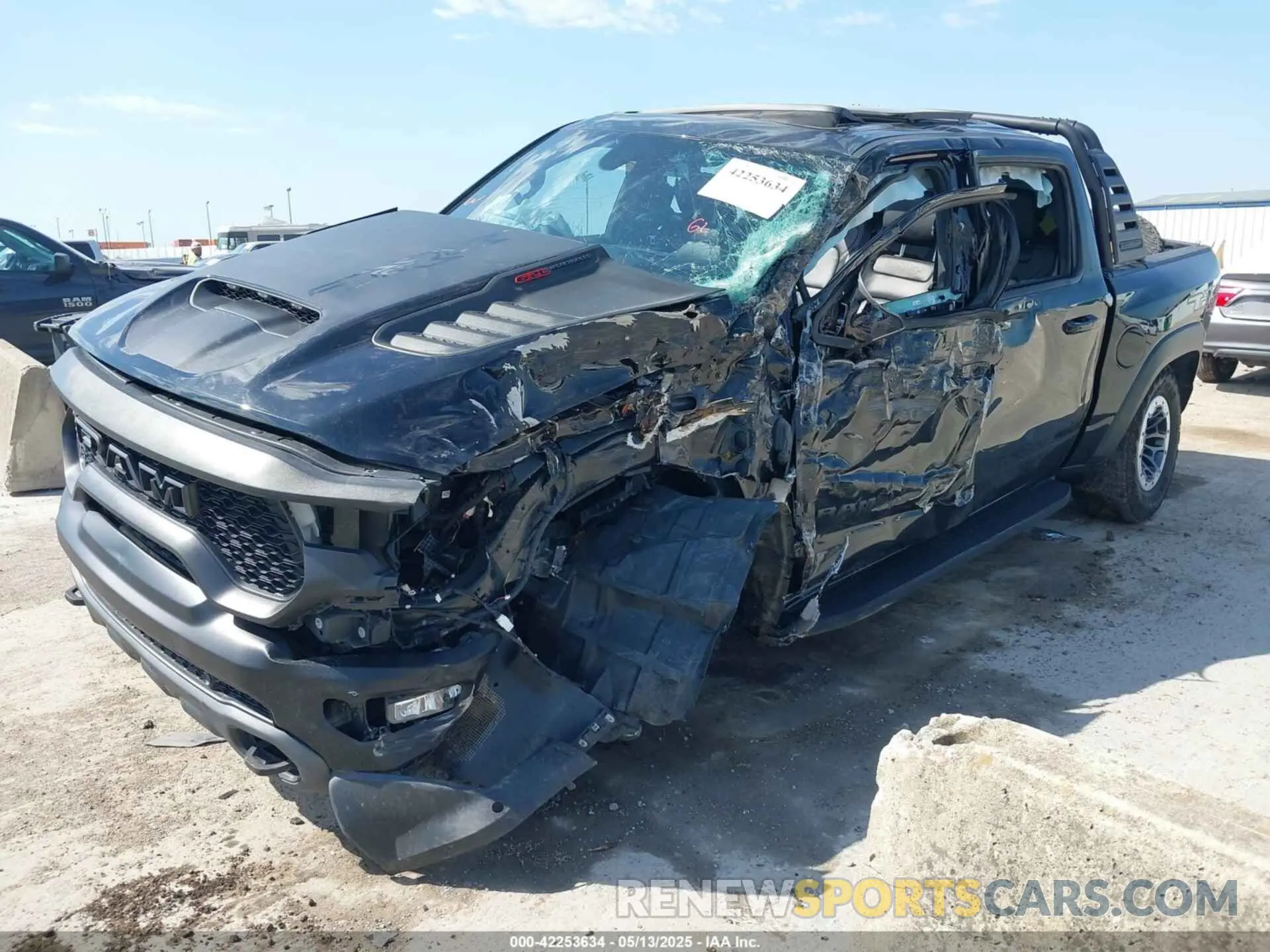 2 fotografías del automóvil dañado 1C6SRFU98MN902423 RAM 1500 2021