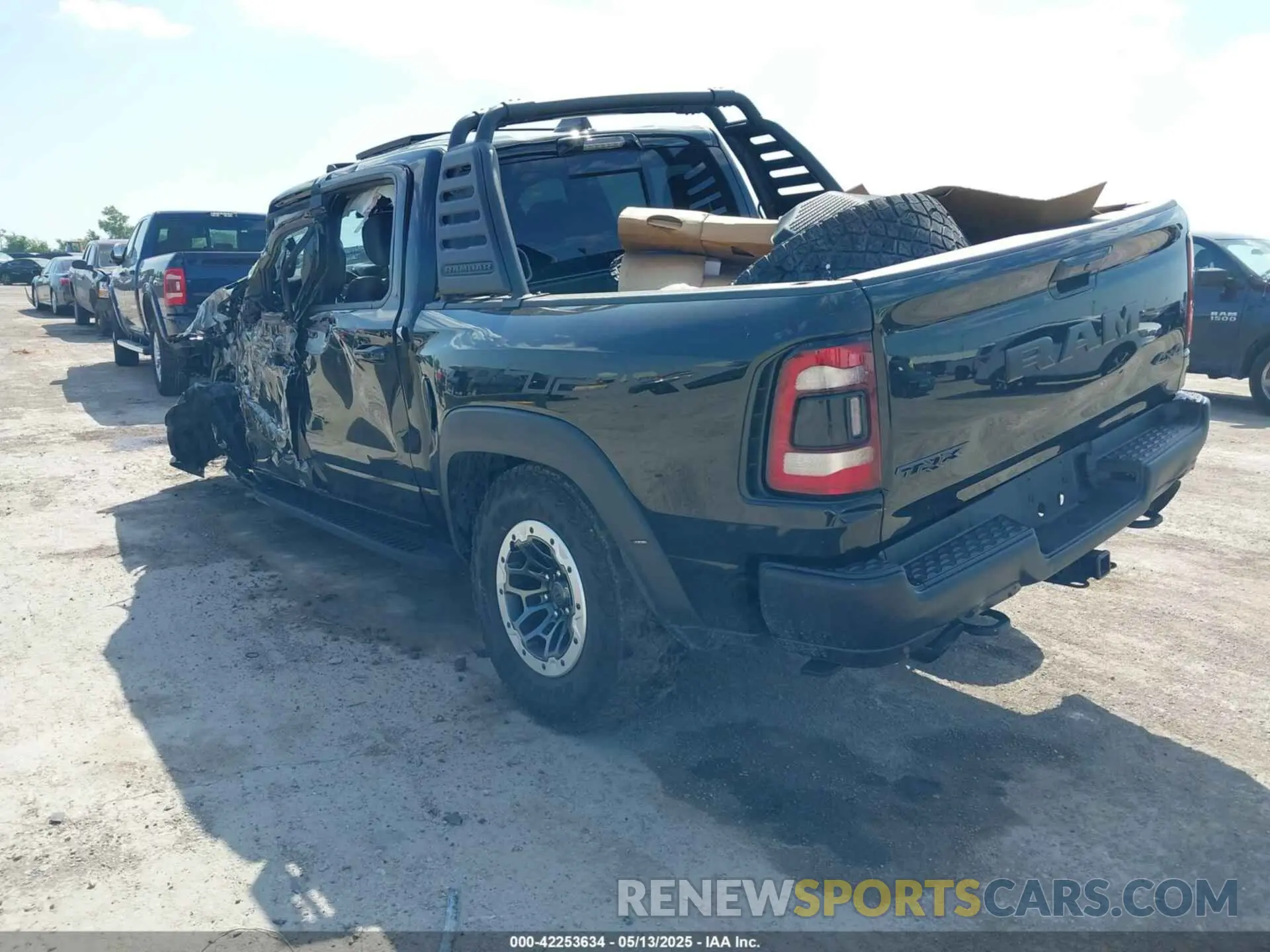 3 fotografías del automóvil dañado 1C6SRFU98MN902423 RAM 1500 2021