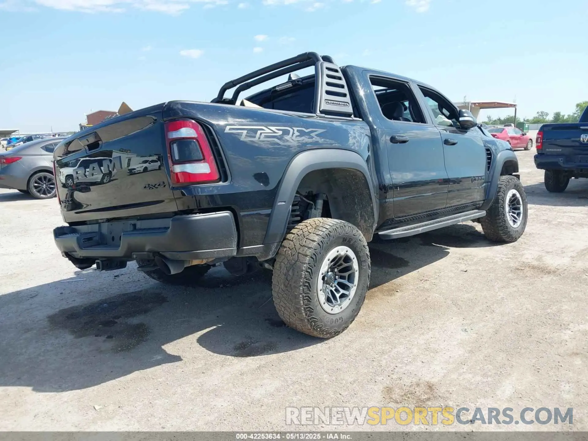 4 fotografías del automóvil dañado 1C6SRFU98MN902423 RAM 1500 2021