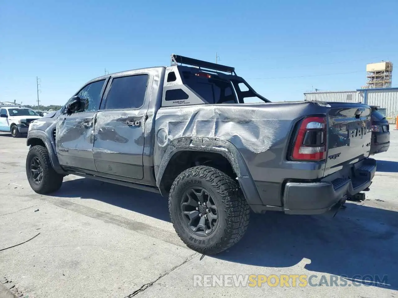 2 fotografías del automóvil dañado 1C6SRFU99MN744688 RAM 1500 2021