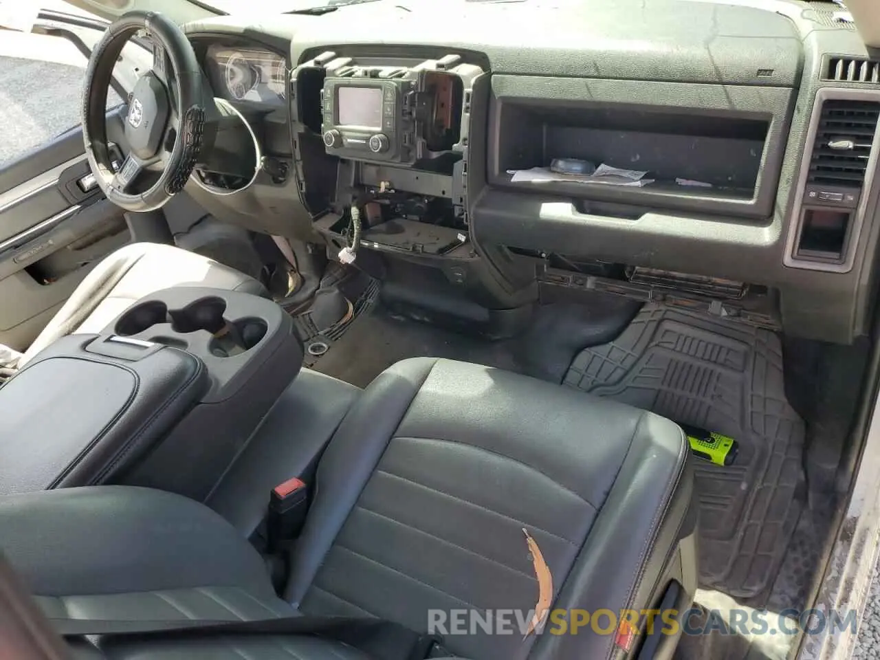 8 fotografías del automóvil dañado 3C6JR6DG1MG547615 RAM 1500 2021