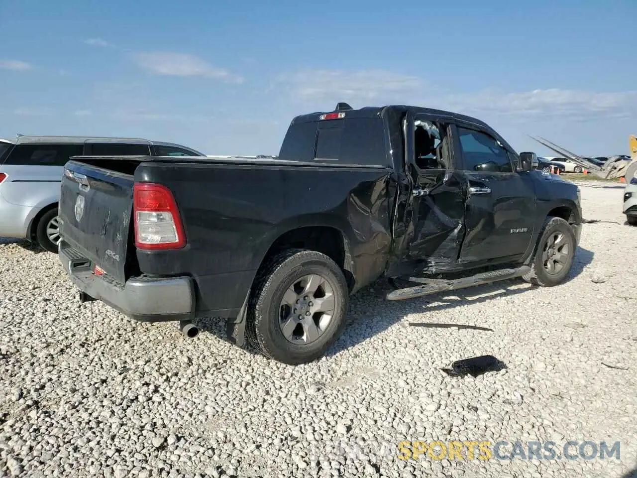 3 fotografías del automóvil dañado 1C6RREBG1NN357970 RAM 1500 2022