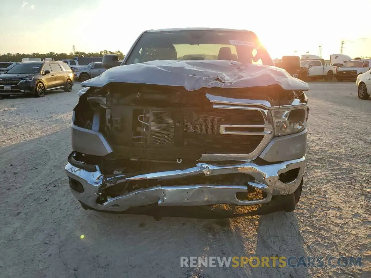 5 fotografías del automóvil dañado 1C6RREBG7NN398152 RAM 1500 2022