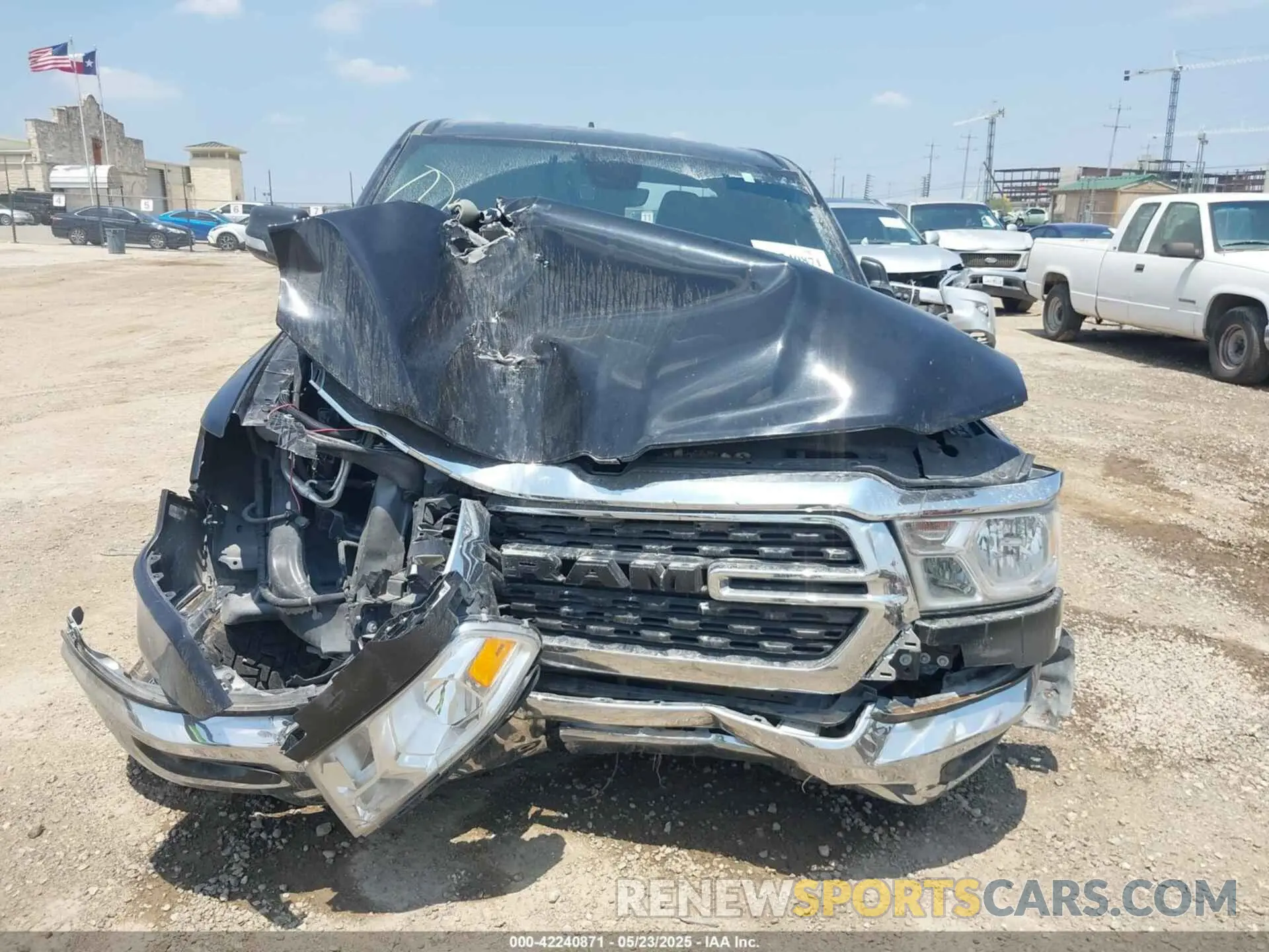 12 fotografías del automóvil dañado 1C6RREBGXNN268155 RAM 1500 2022