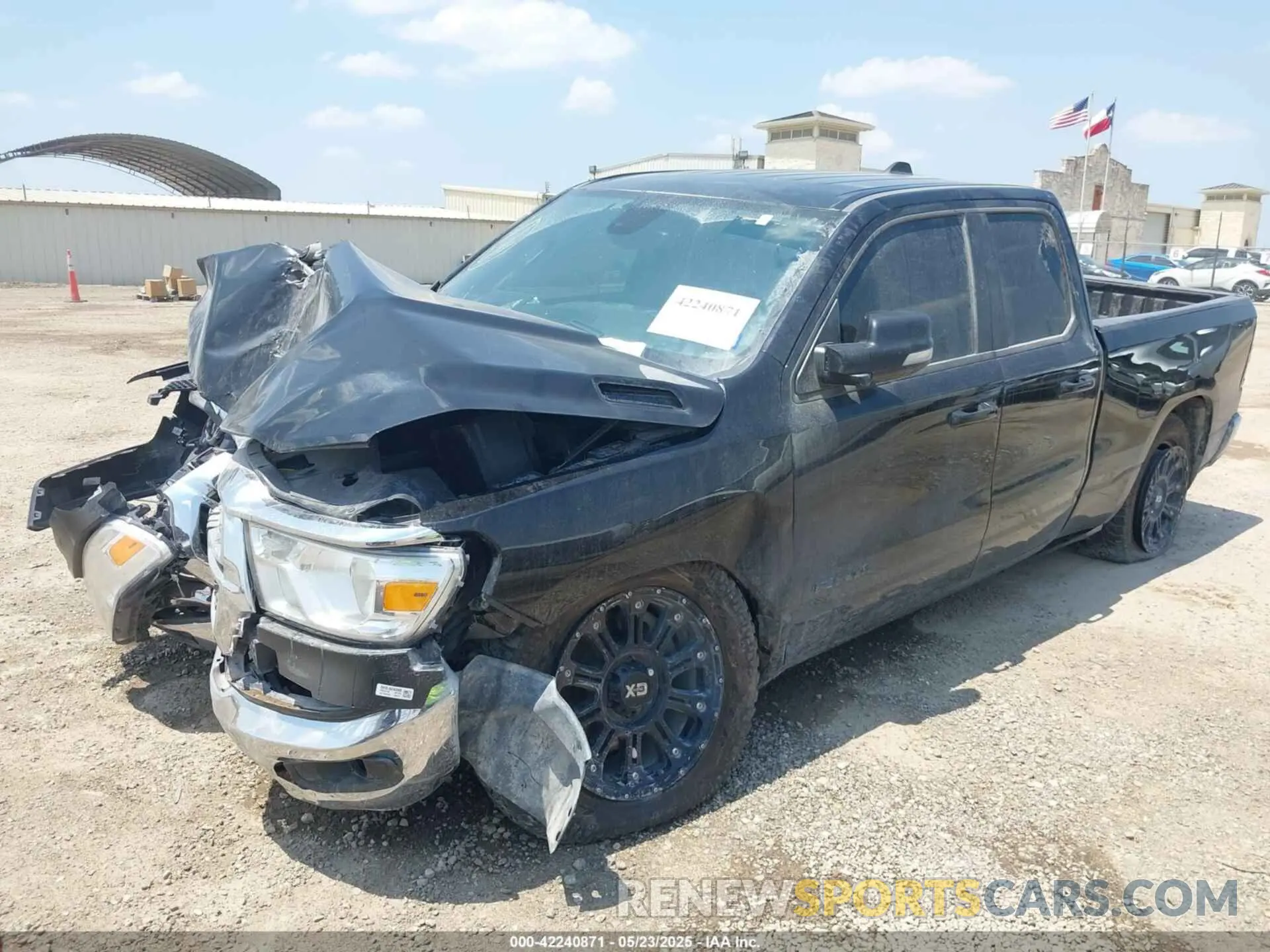 2 fotografías del automóvil dañado 1C6RREBGXNN268155 RAM 1500 2022