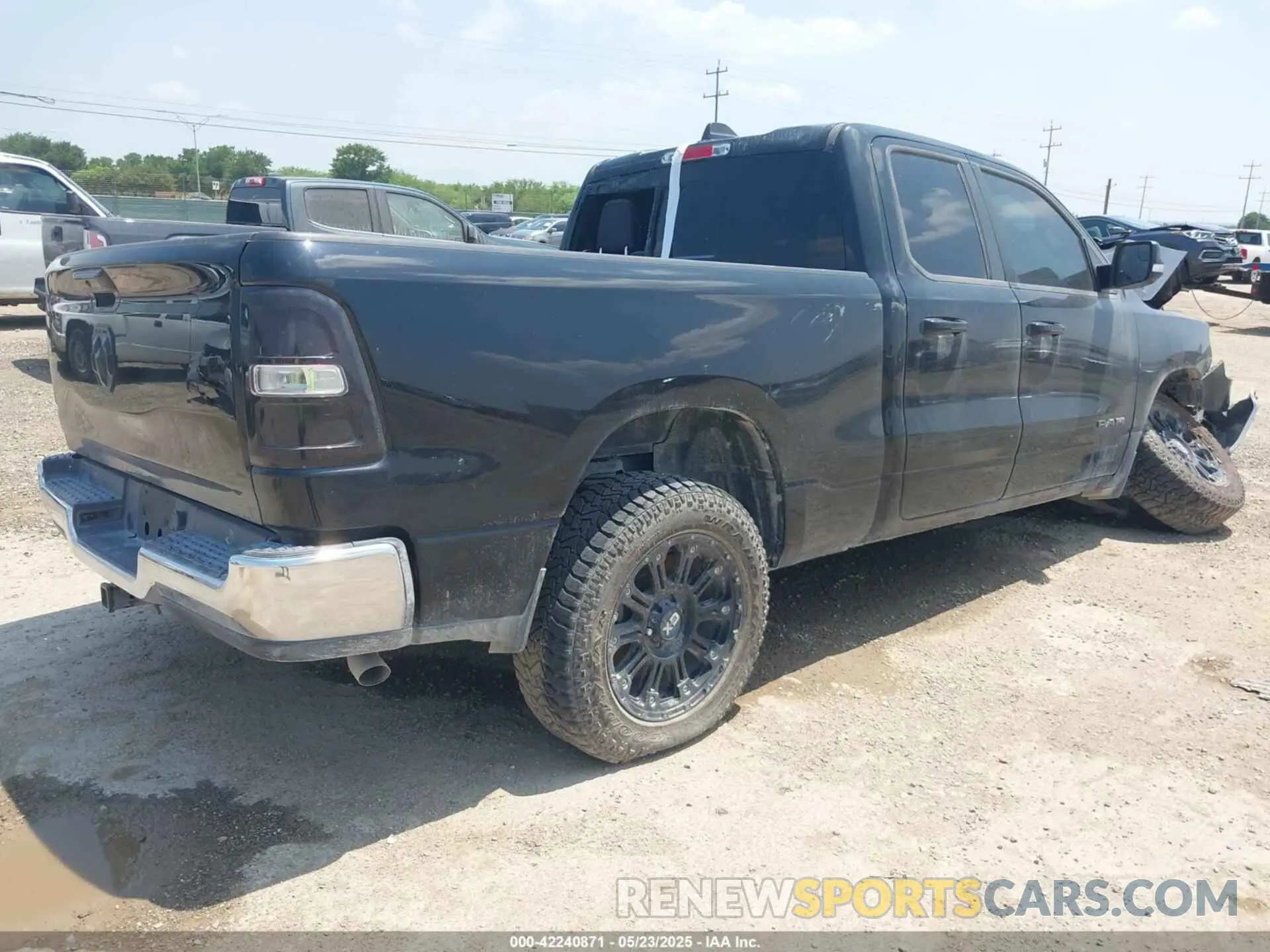 4 fotografías del automóvil dañado 1C6RREBGXNN268155 RAM 1500 2022