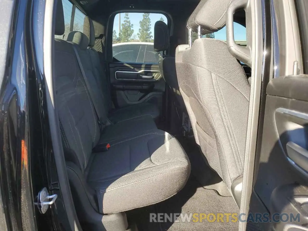 10 fotografías del automóvil dañado 1C6RREBT1NN276027 RAM 1500 2022