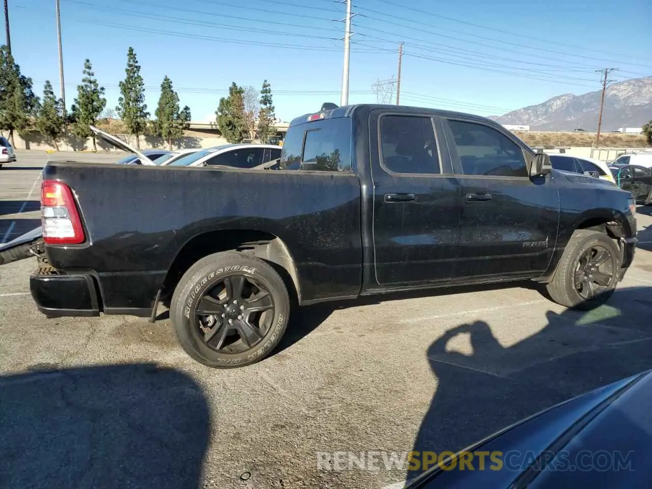 3 fotografías del automóvil dañado 1C6RREBT1NN276027 RAM 1500 2022