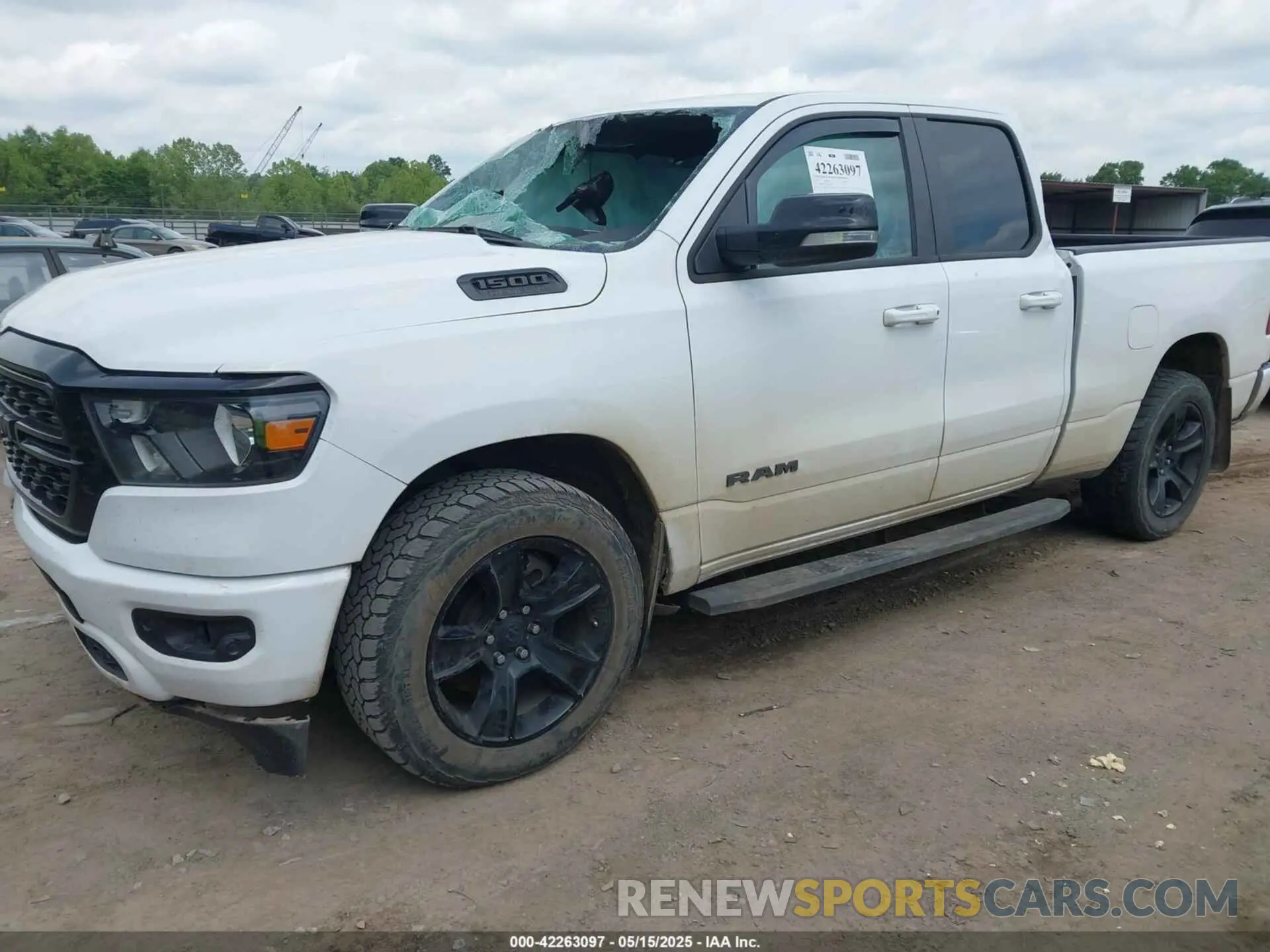 2 fotografías del automóvil dañado 1C6RREBT7NN475406 RAM 1500 2022