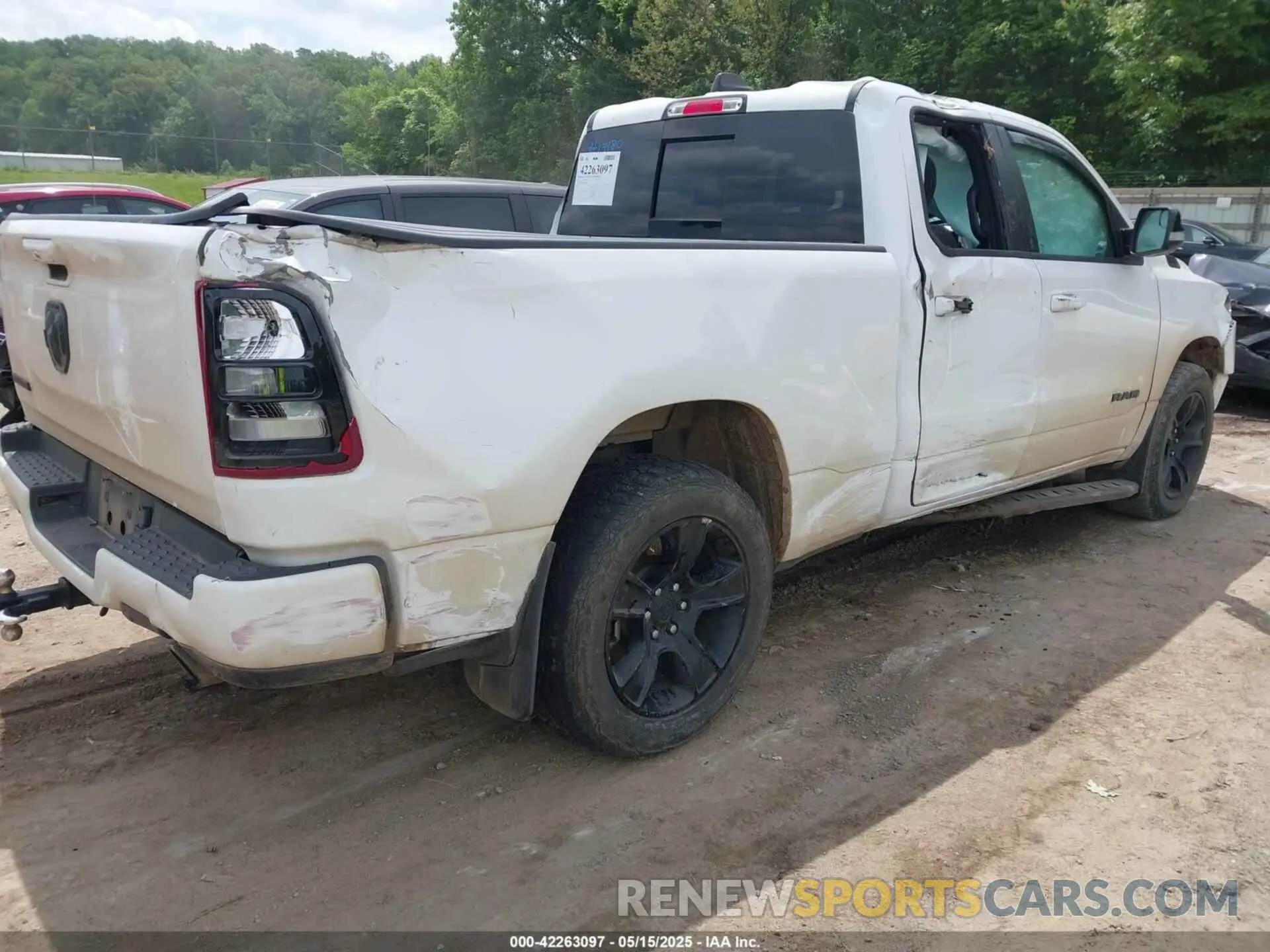 4 fotografías del automóvil dañado 1C6RREBT7NN475406 RAM 1500 2022