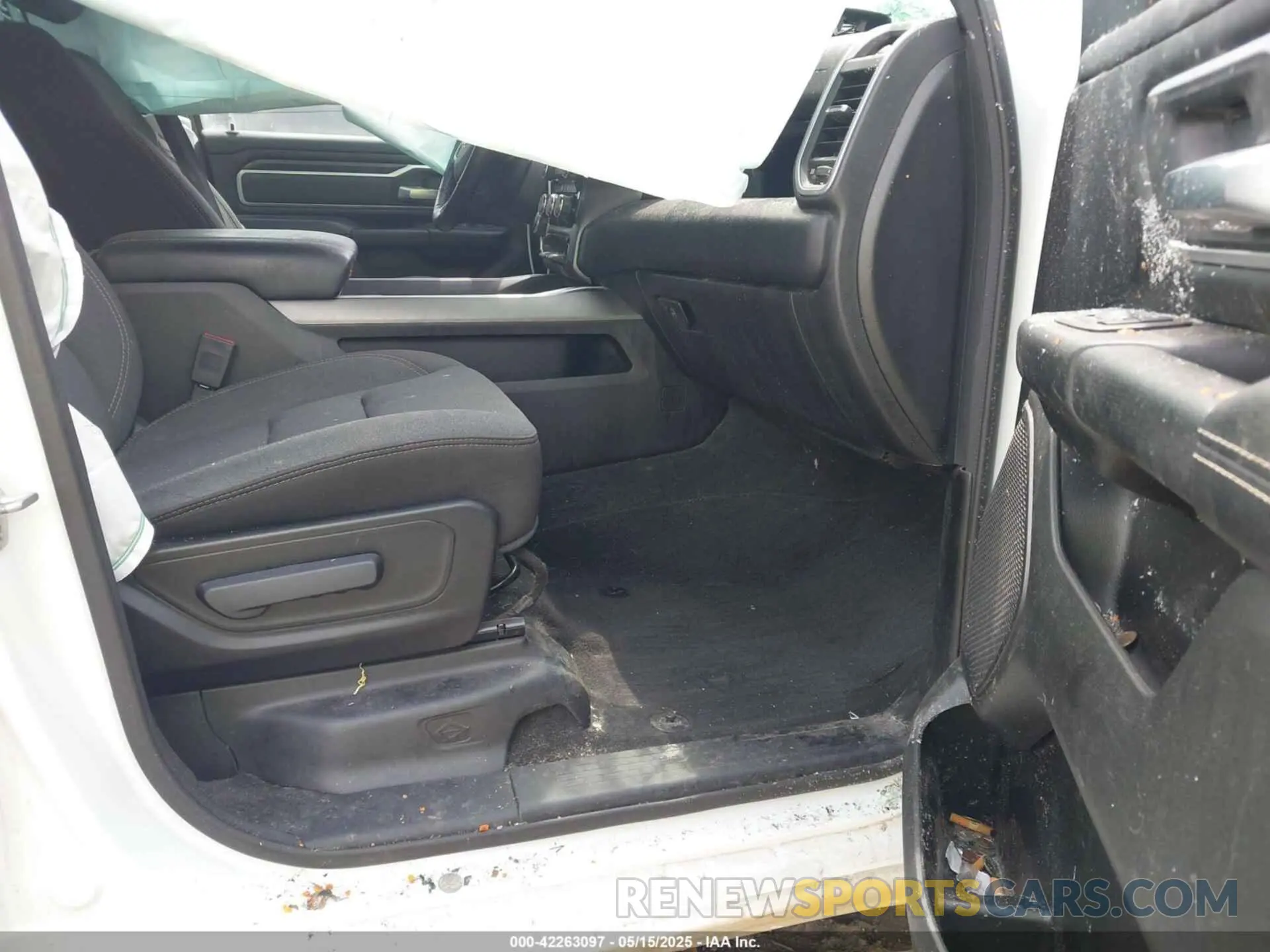5 fotografías del automóvil dañado 1C6RREBT7NN475406 RAM 1500 2022