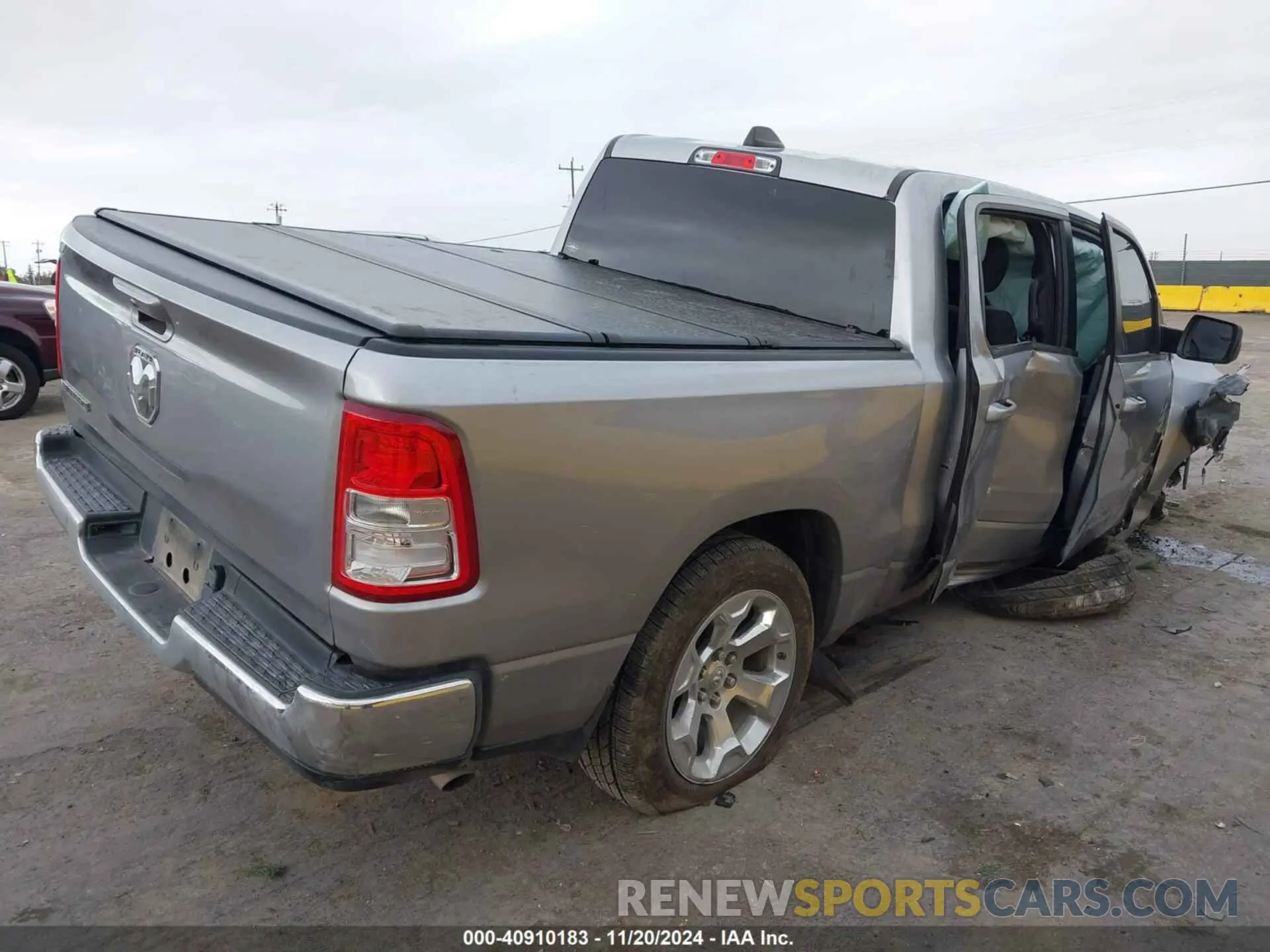 4 fotografías del automóvil dañado 1C6RREFG8NN393939 RAM 1500 2022