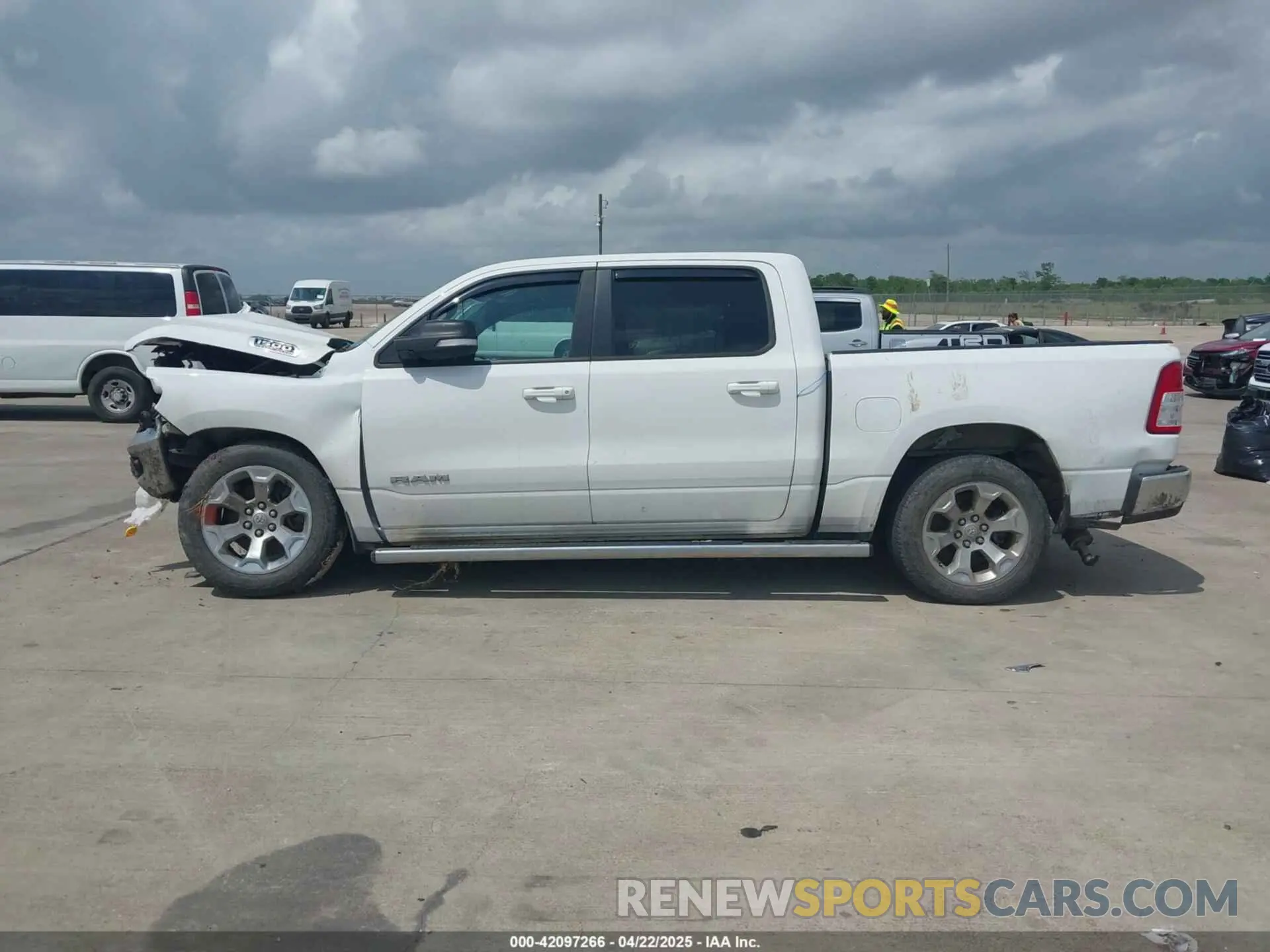 13 fotografías del automóvil dañado 1C6RREFM1NN326038 RAM 1500 2022