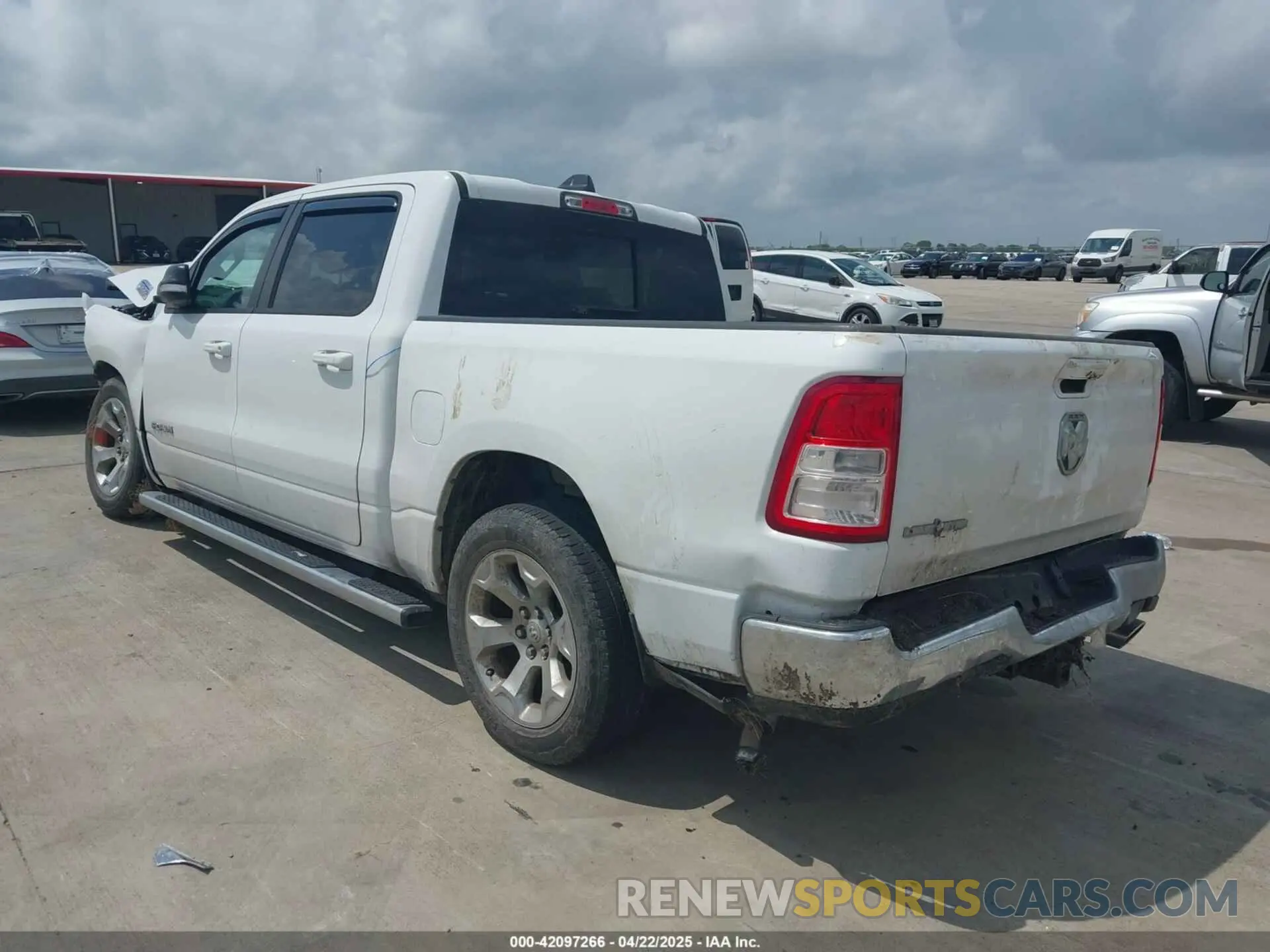 3 fotografías del automóvil dañado 1C6RREFM1NN326038 RAM 1500 2022