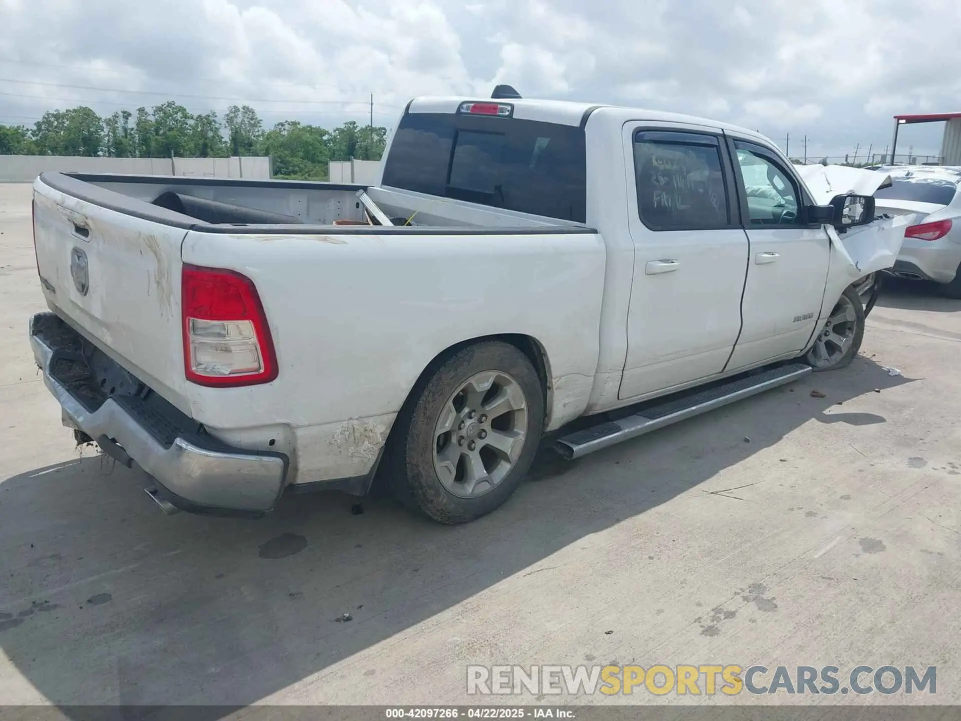 4 fotografías del automóvil dañado 1C6RREFM1NN326038 RAM 1500 2022