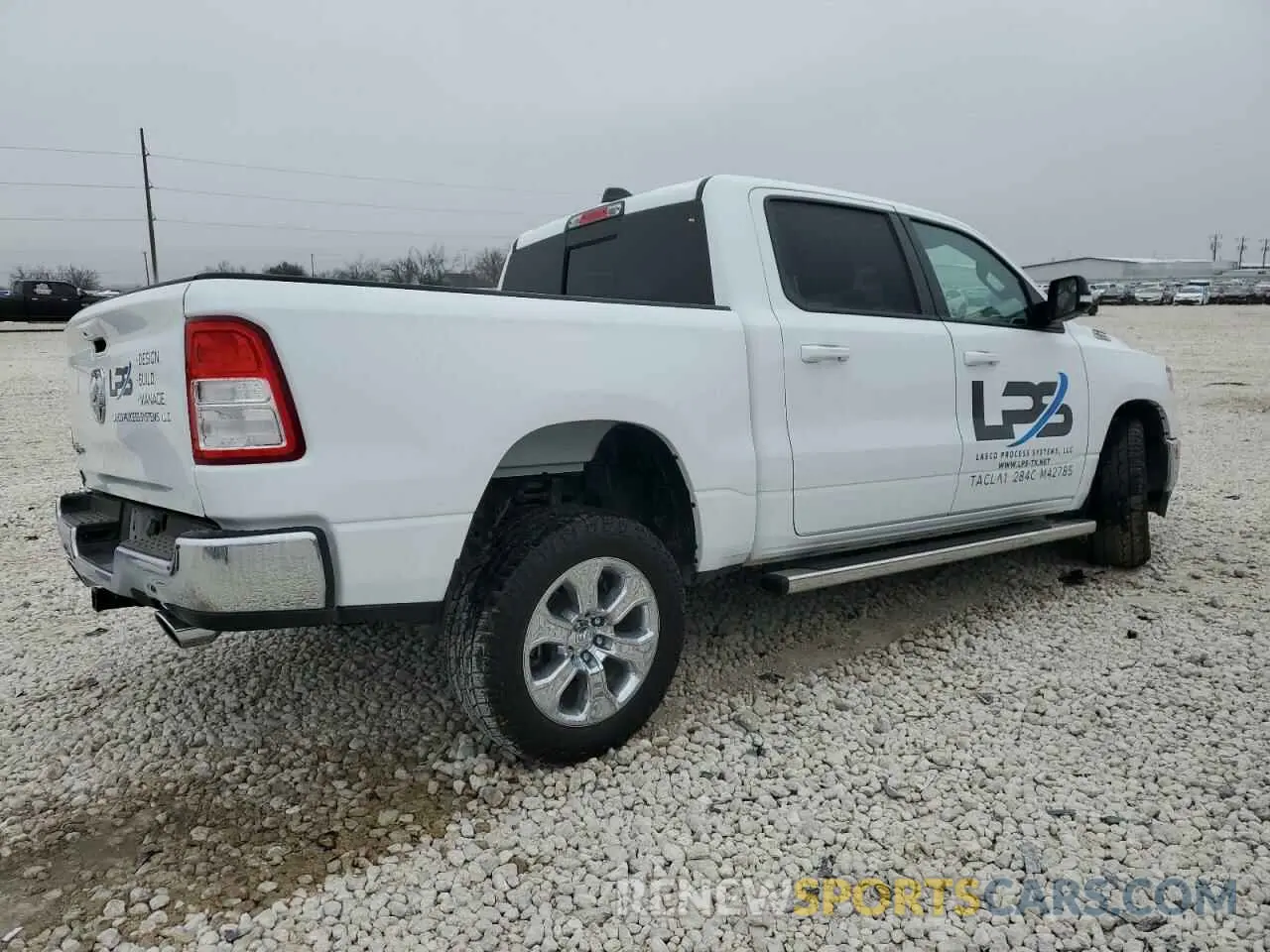3 fotografías del automóvil dañado 1C6RREFT0NN464158 RAM 1500 2022