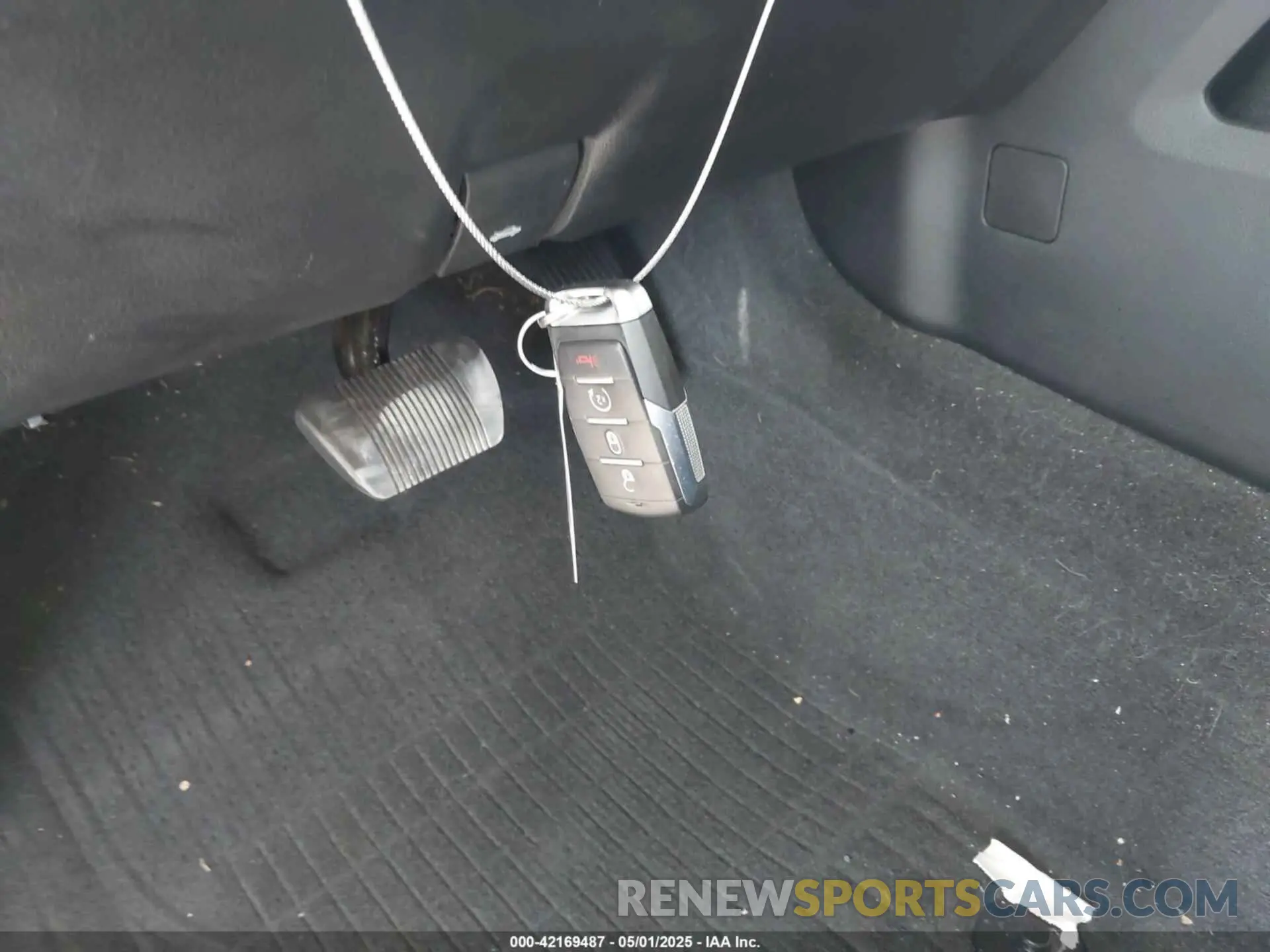 11 fotografías del automóvil dañado 1C6RREFT1NN178299 RAM 1500 2022